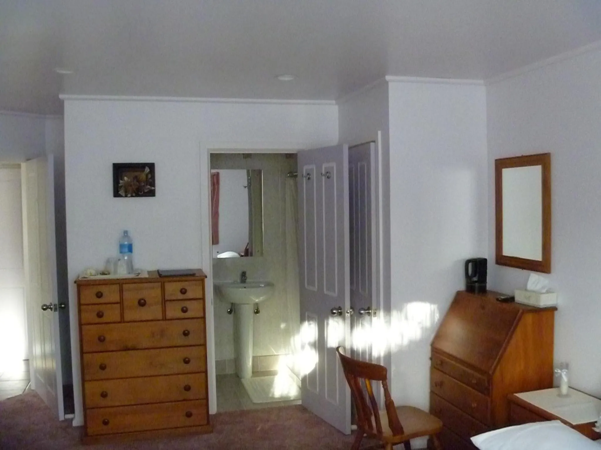 Photo of the whole room in At Parkland Place B&B