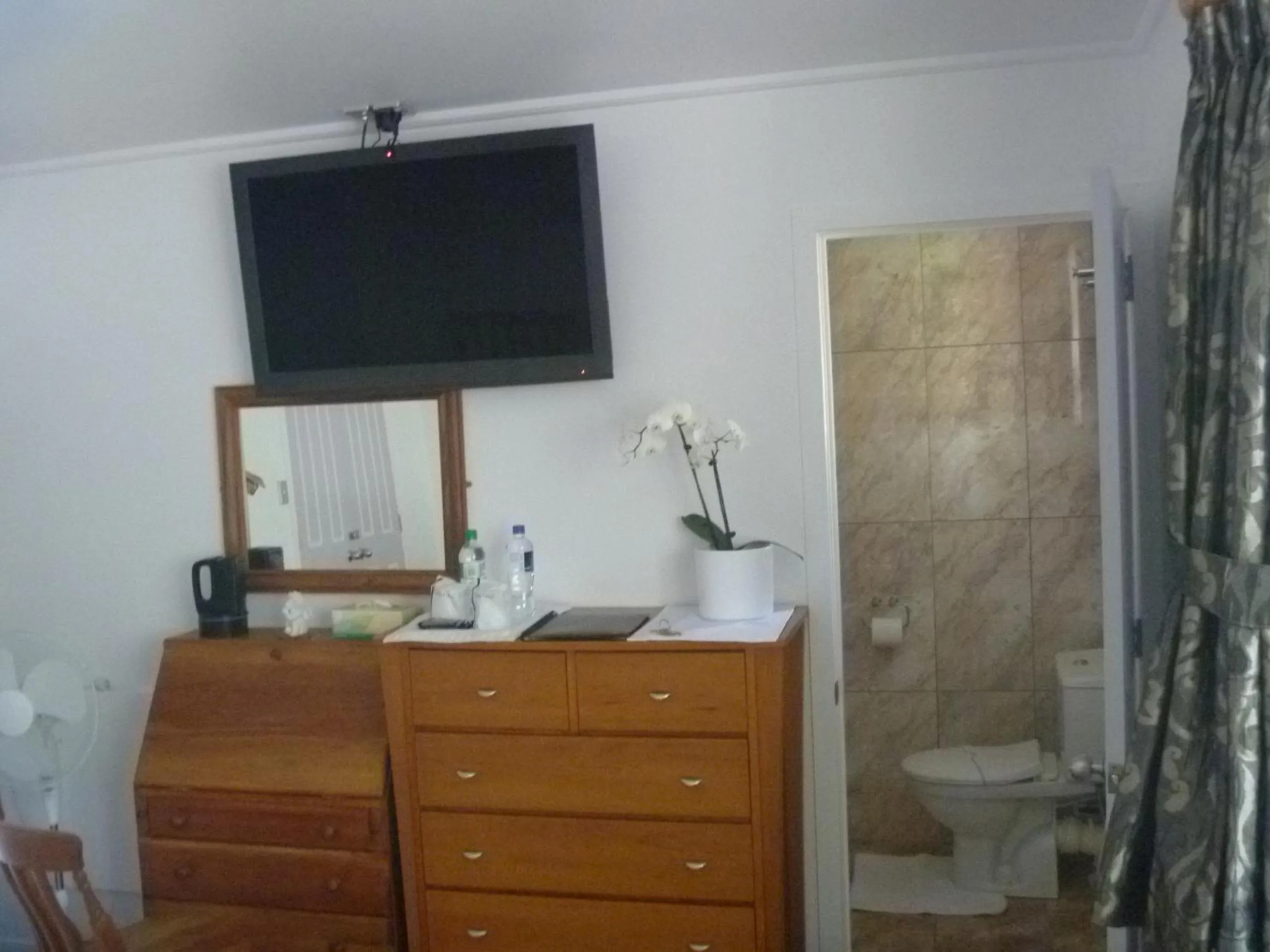 Bedroom in At Parkland Place B&B