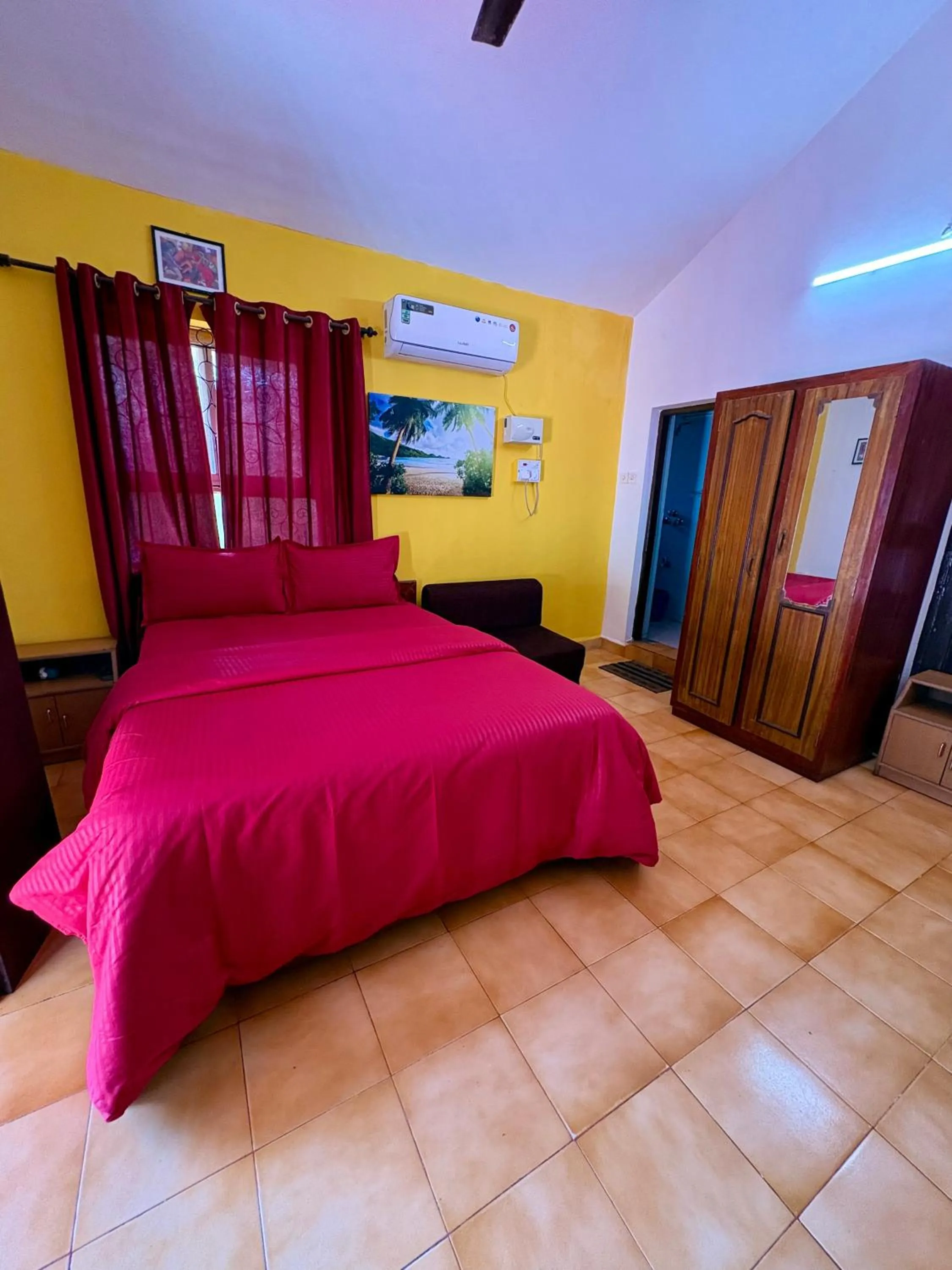 Photo of the whole room, Bed in Jes Guest House