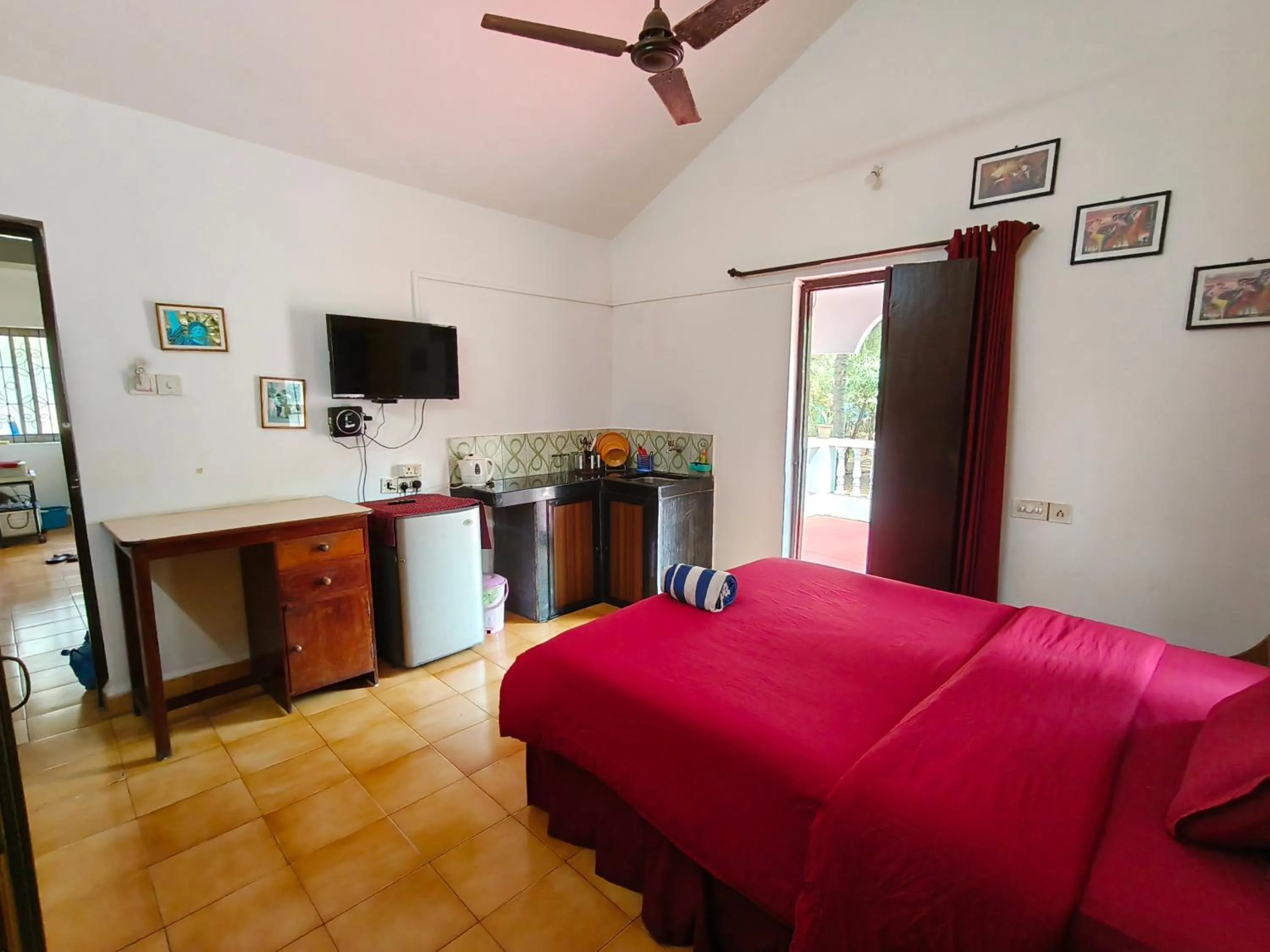 Photo of the whole room, Bed in Jes Guest House
