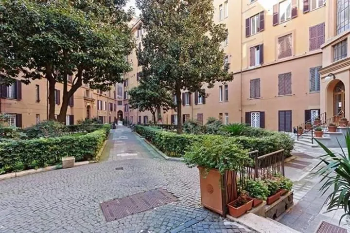 Facade/entrance in LA PAUSA