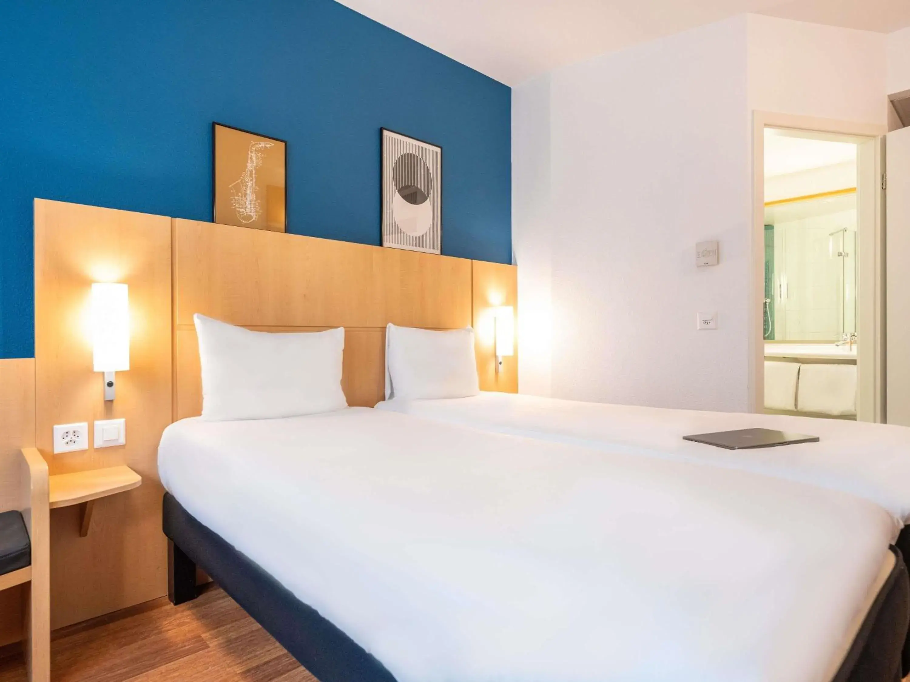 Bedroom, Bed in ibis Genève Centre Nations Bedroom, Bed in ibis Genève Centre Nations