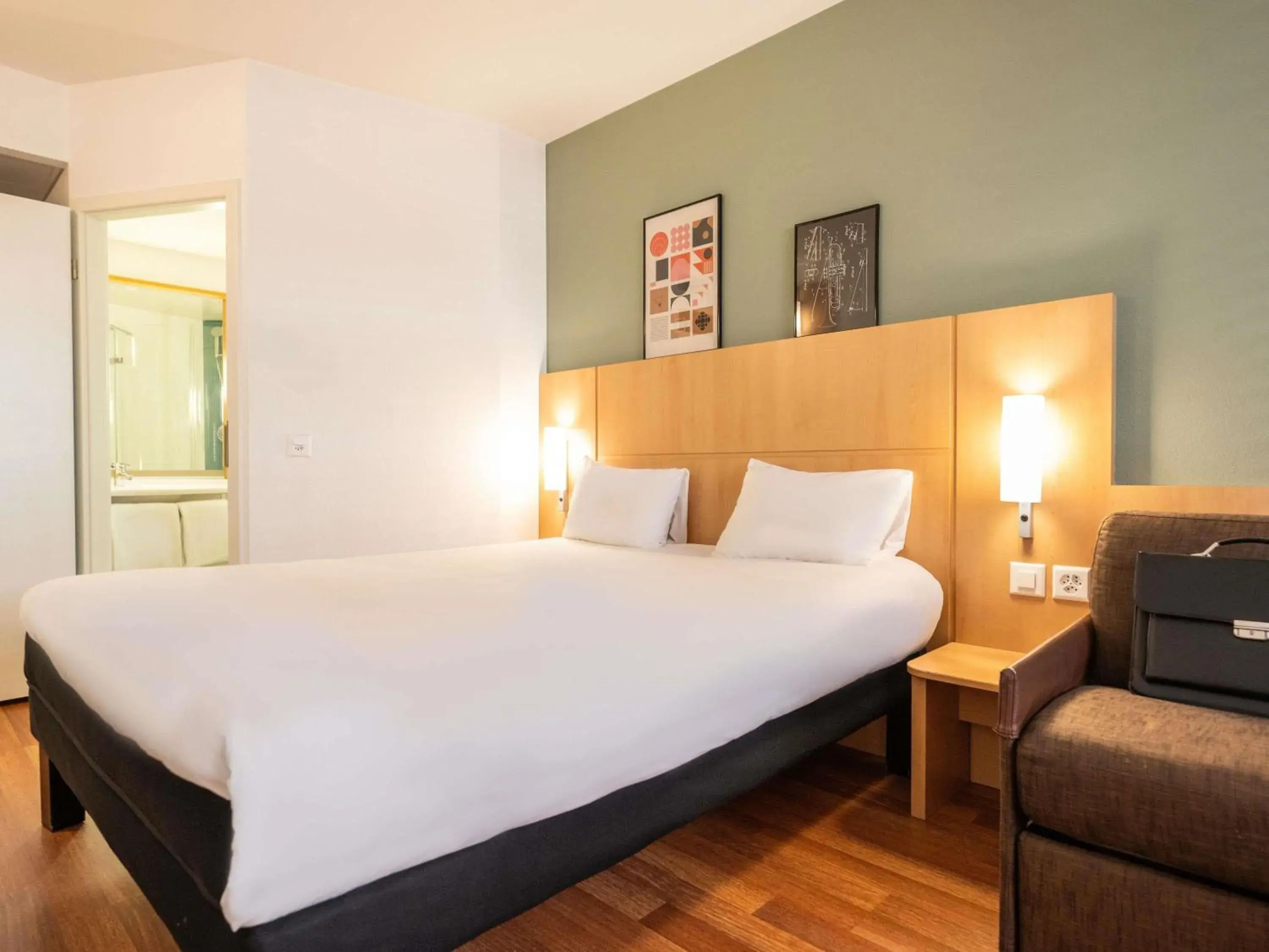 Bedroom, Bed in ibis Genève Centre Nations Bedroom, Bed in ibis Genève Centre Nations