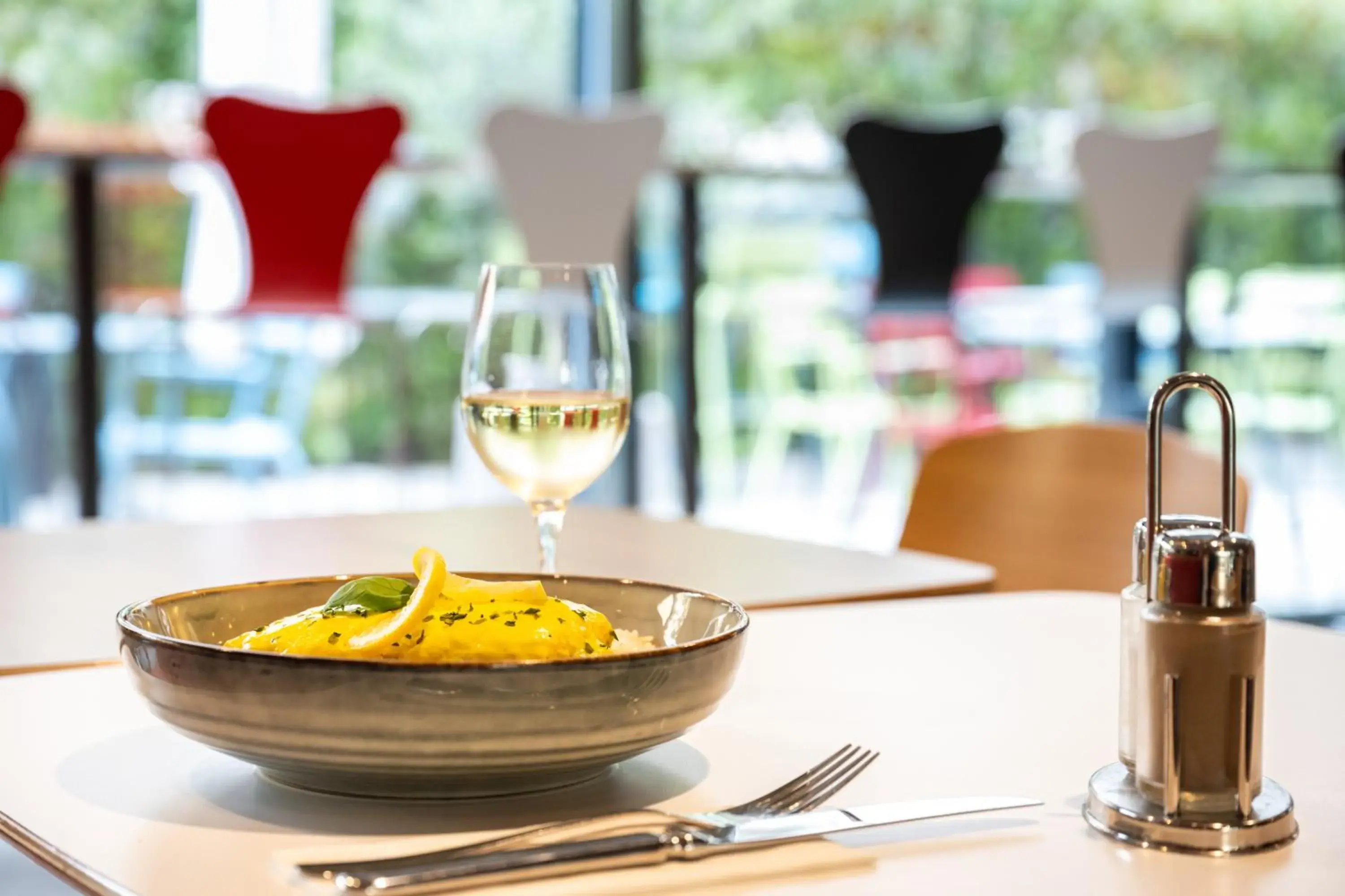 Restaurant/places to eat in ibis Genève Centre Nations Restaurant/places to eat in ibis Genève Centre Nations