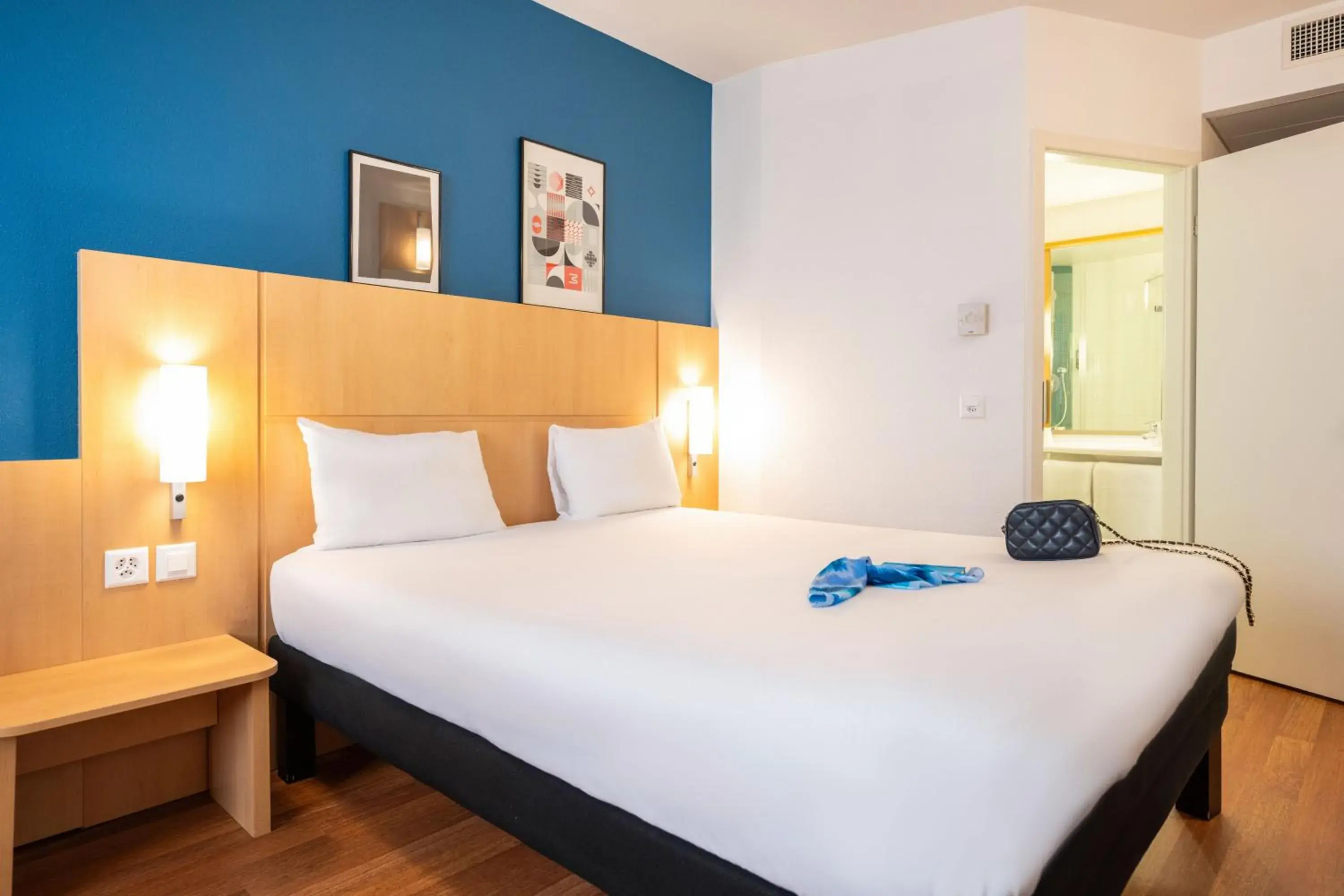 Bedroom, Bed in ibis Genève Centre Nations Bedroom, Bed in ibis Genève Centre Nations