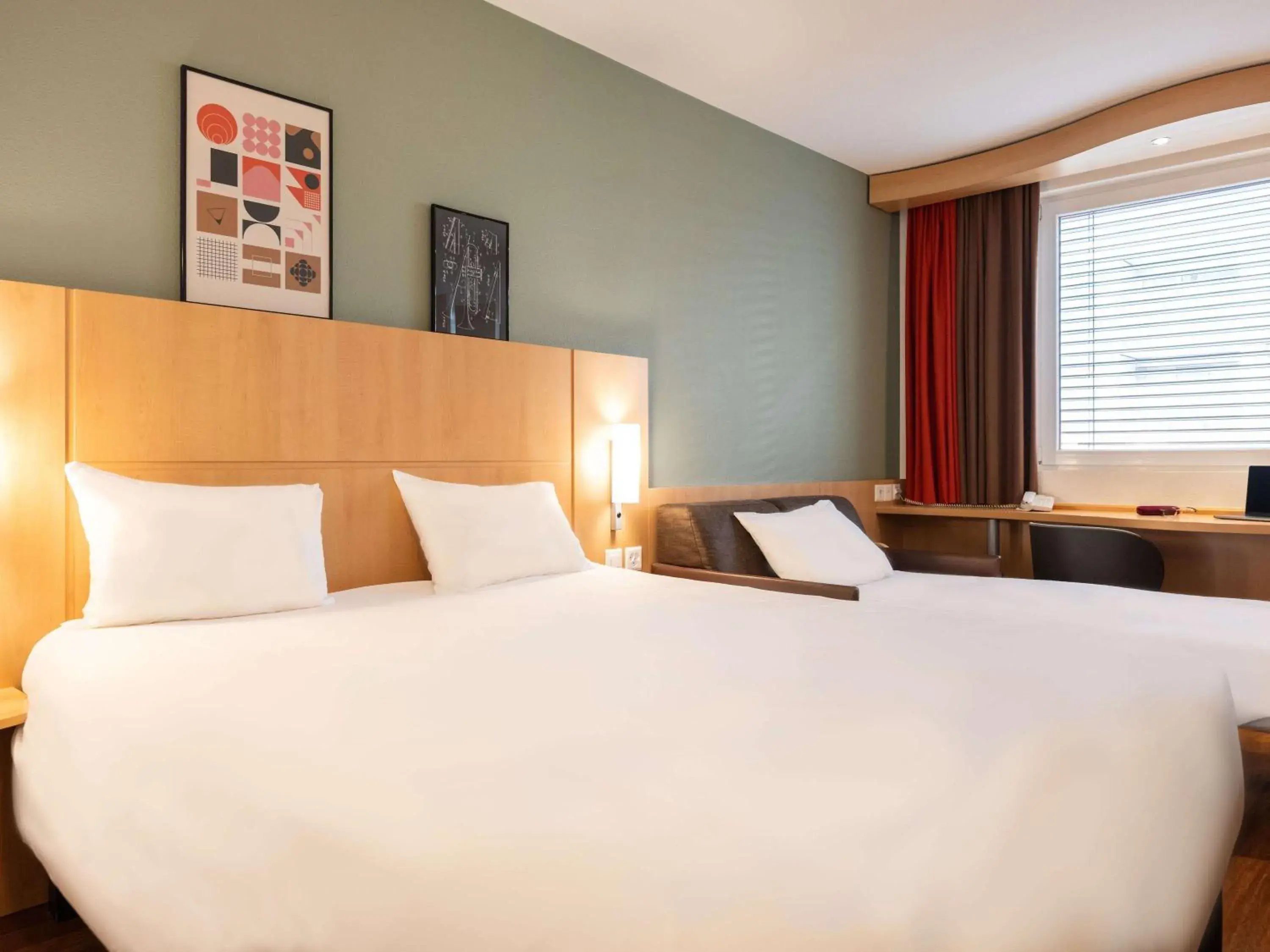 Bedroom, Bed in ibis Genève Centre Nations Bedroom, Bed in ibis Genève Centre Nations