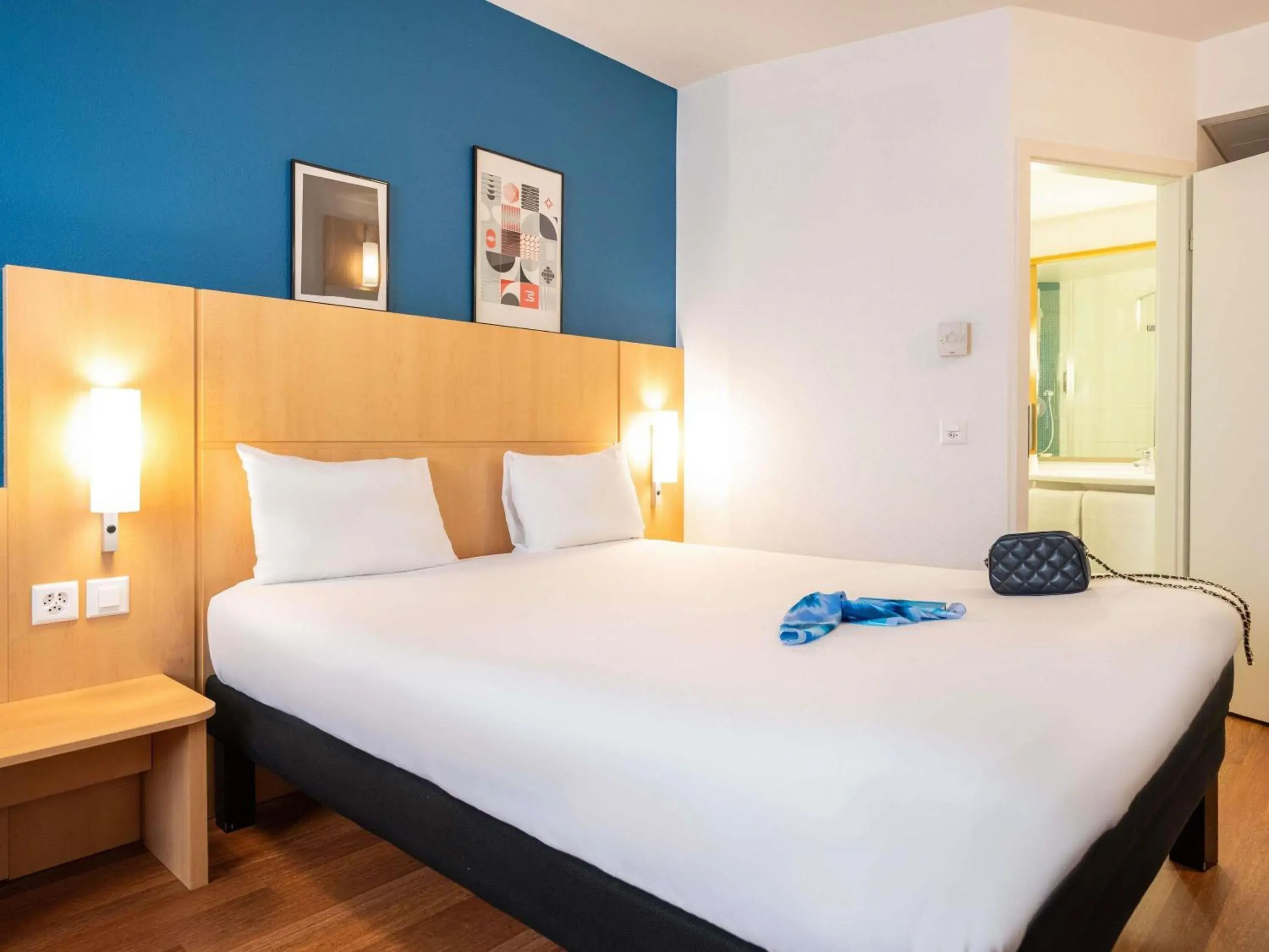 Standard Room with 1 Double Bed in ibis Genève Centre Nations Standard Room with 1 Double Bed in ibis Genève Centre Nations