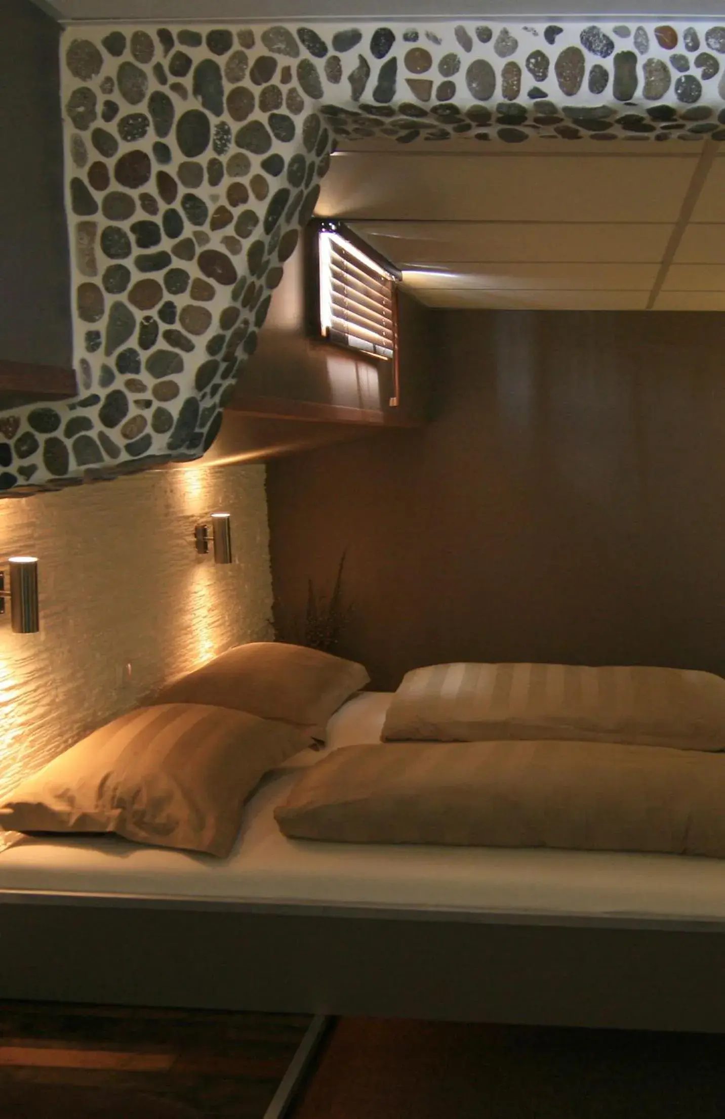 Comfort Cabin on Boat in Botel Ophoven Comfort Cabin on Boat in Botel Ophoven