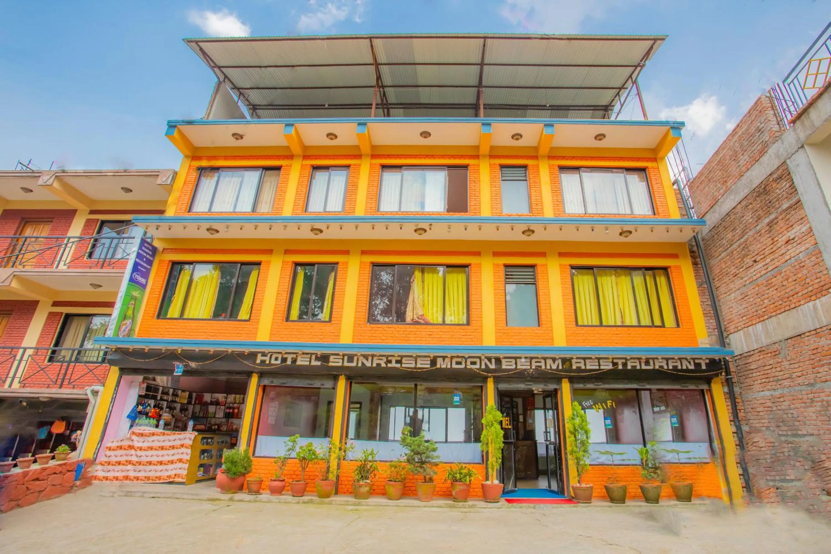 Facade/entrance in Sunrise Moon Beam Hotel