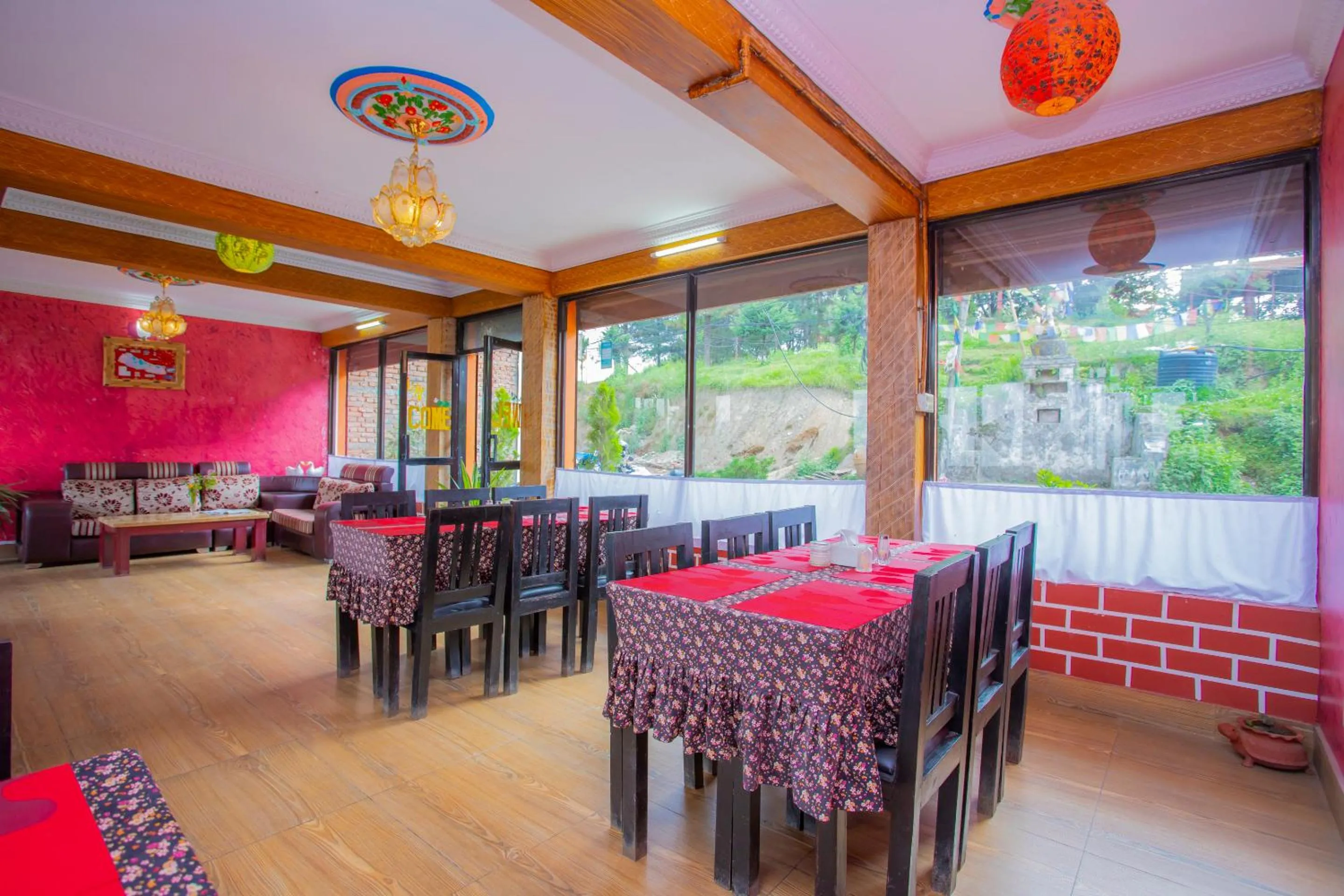 Restaurant/places to eat in Sunrise Moon Beam Hotel