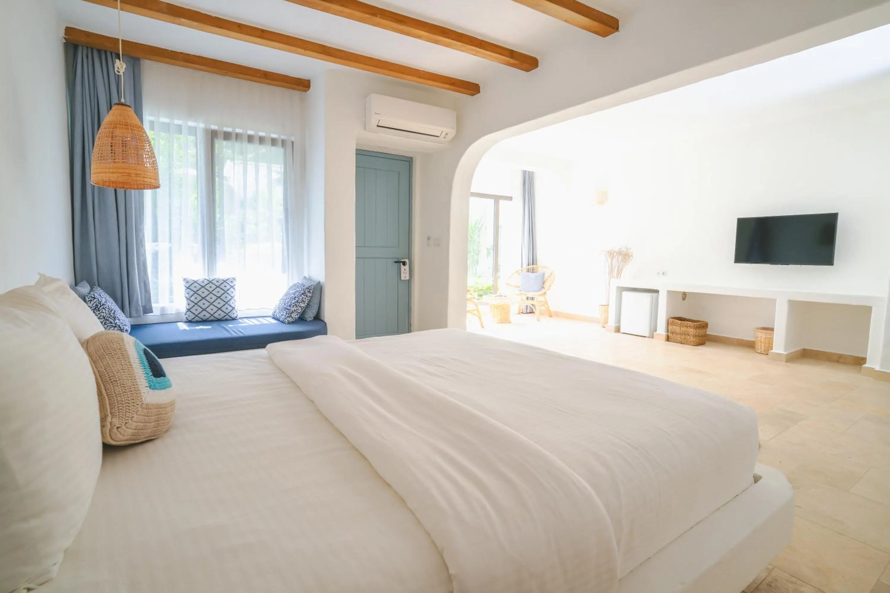 Photo of the whole room, Bed in Kassandra Boutique Hotel