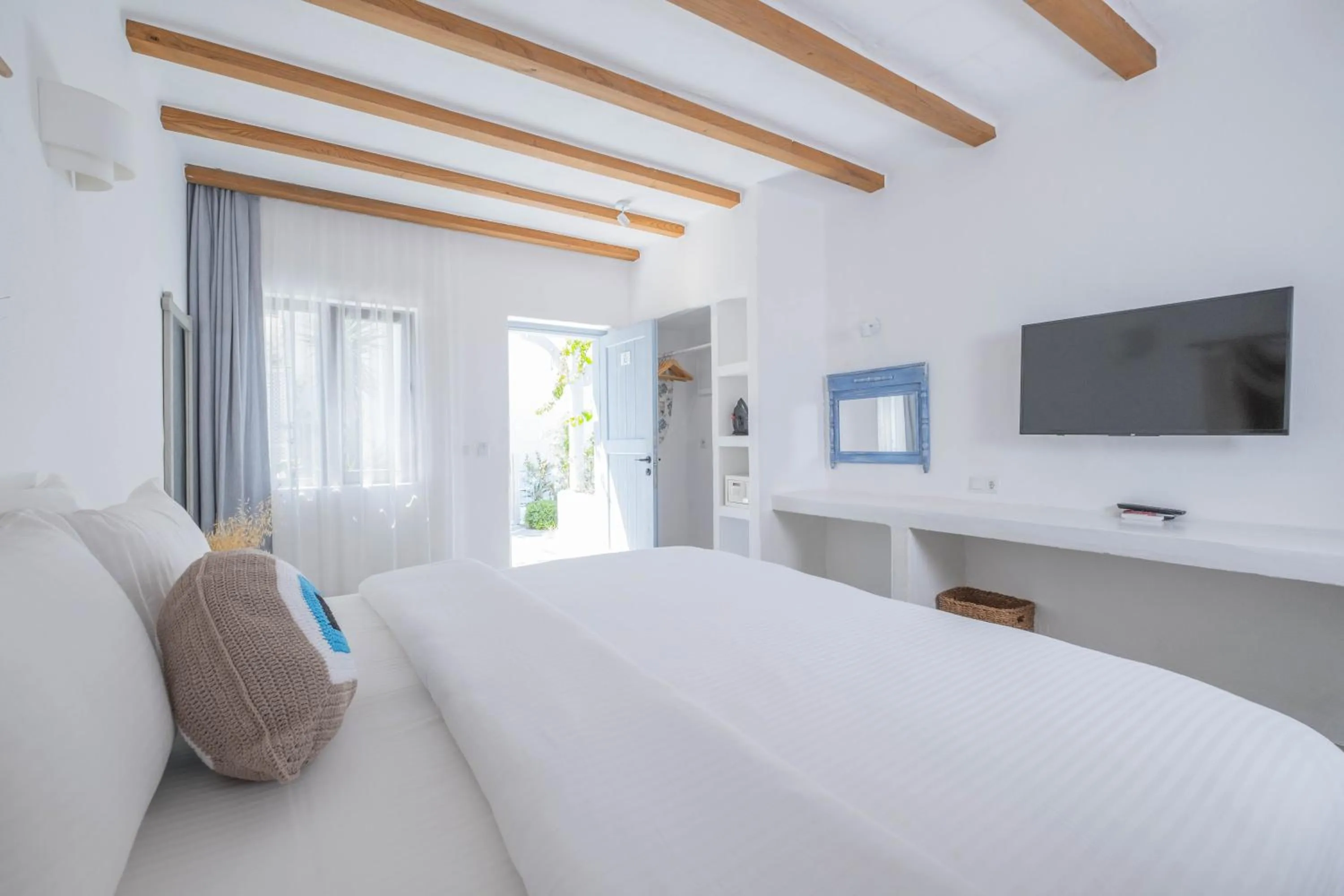 Photo of the whole room, Bed in Kassandra Boutique Hotel