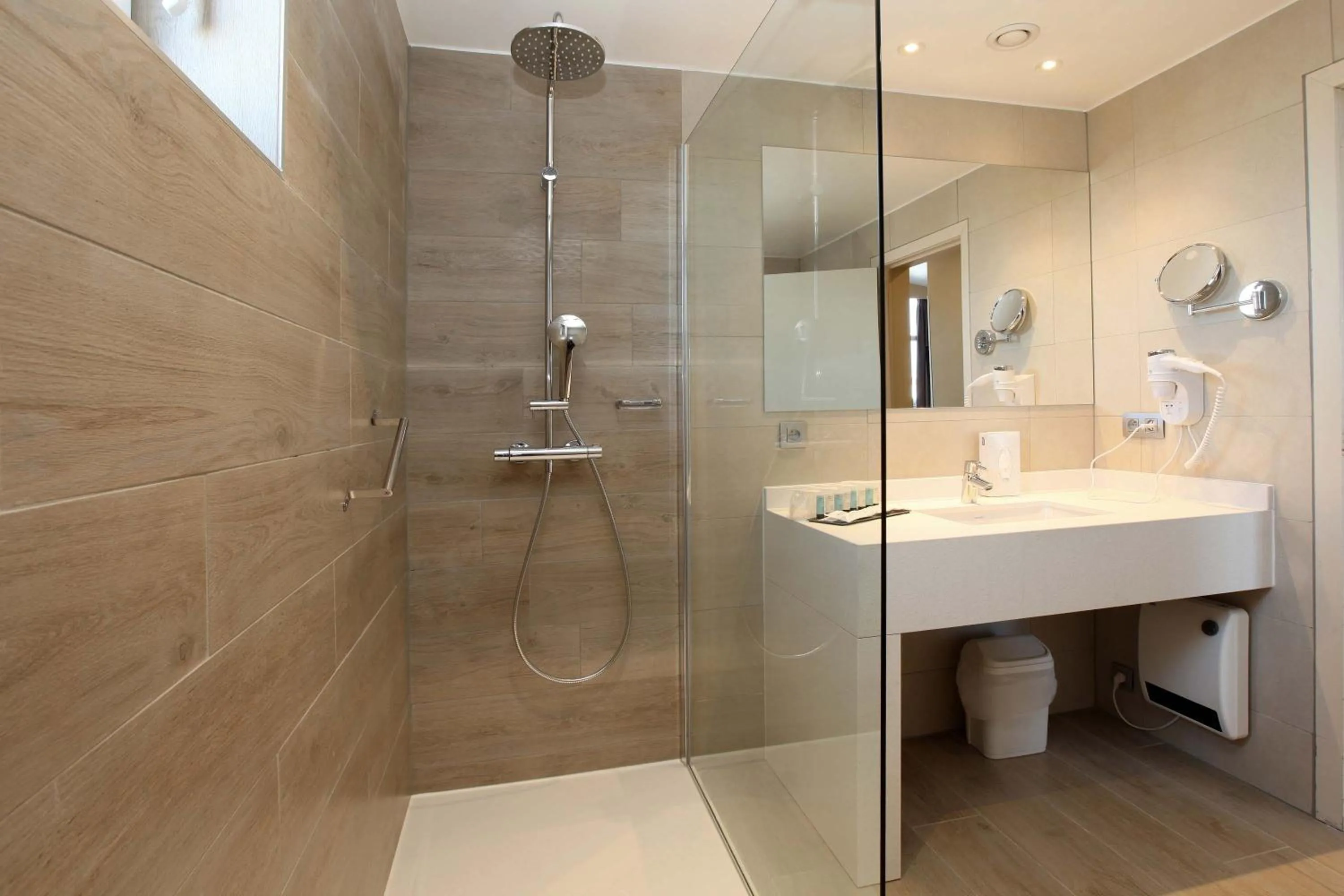 Shower in Hotel Donny