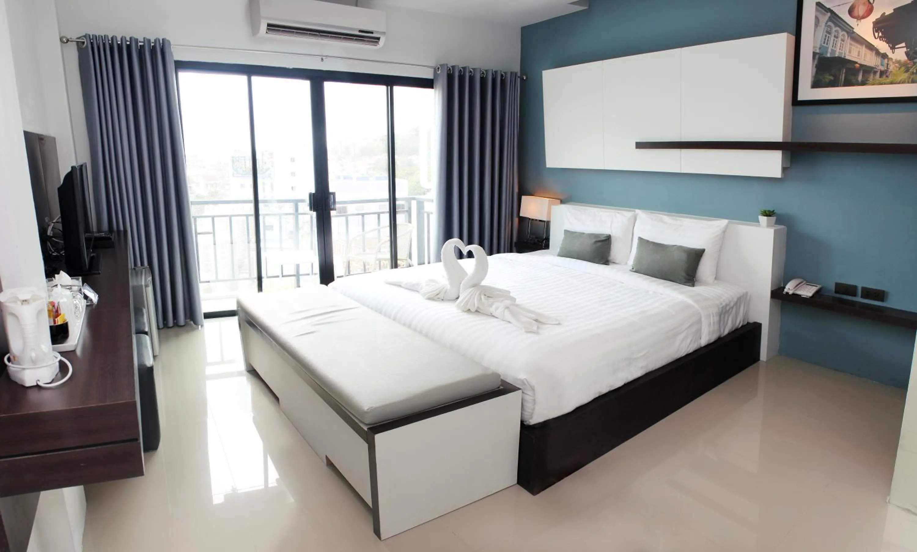 Photo of the whole room in The Artist House