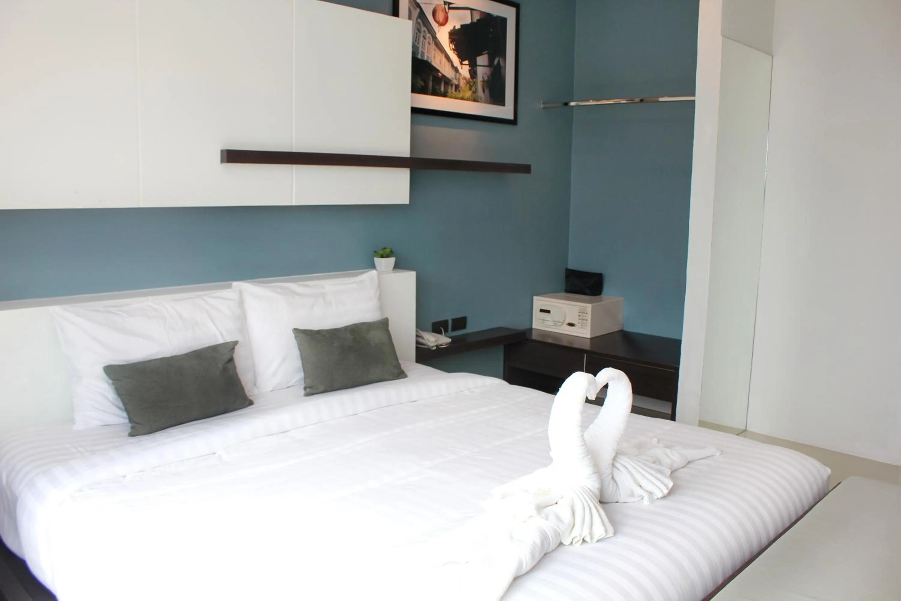 Photo of the whole room in The Artist House