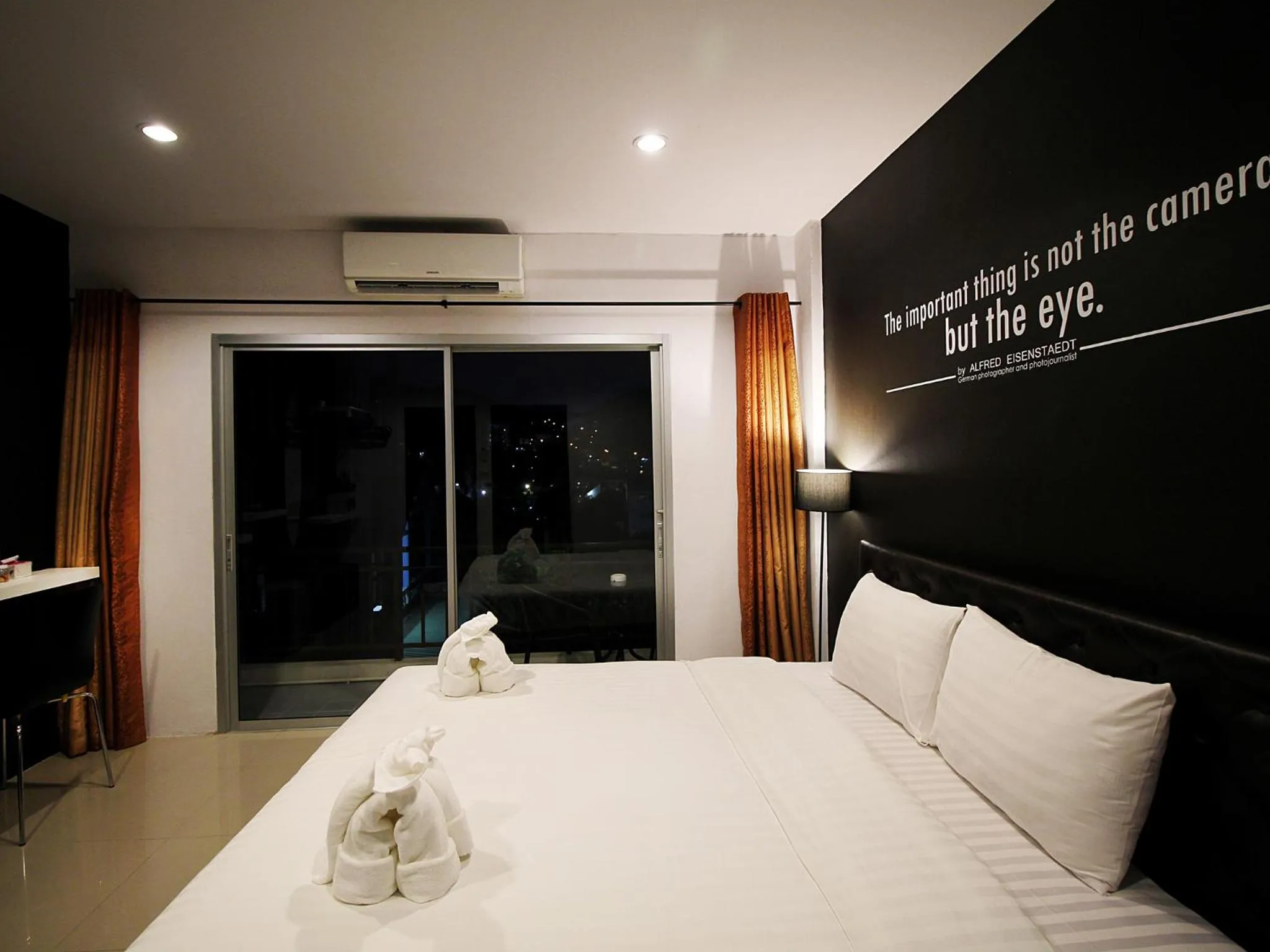 Photo of the whole room in The Artist House