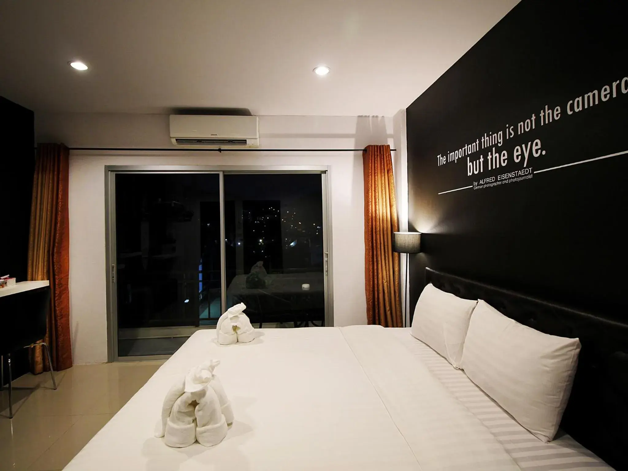 Photo of the whole room in The Artist House Photo of the whole room in The Artist House