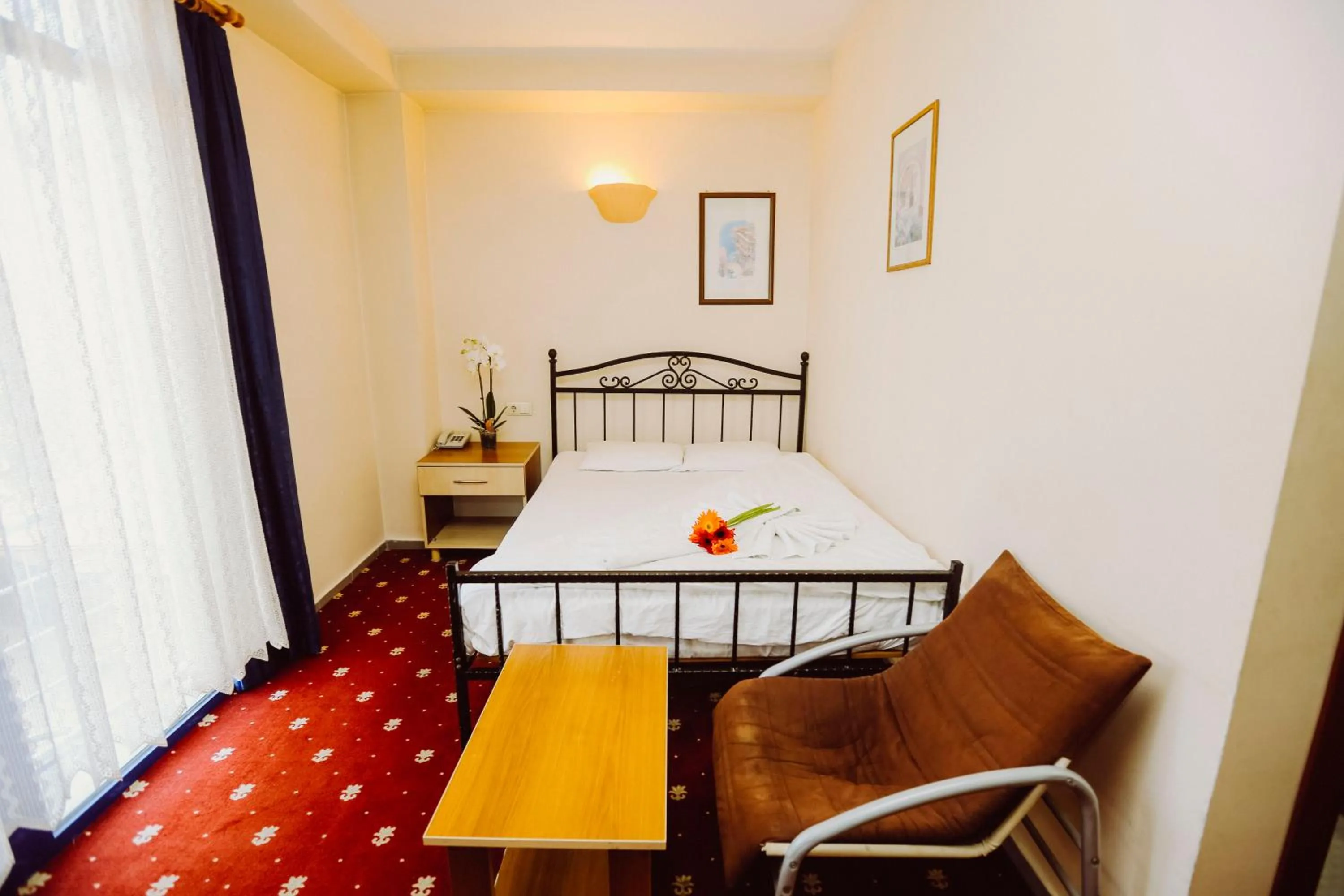 Bed in Ozalp Han Hotel