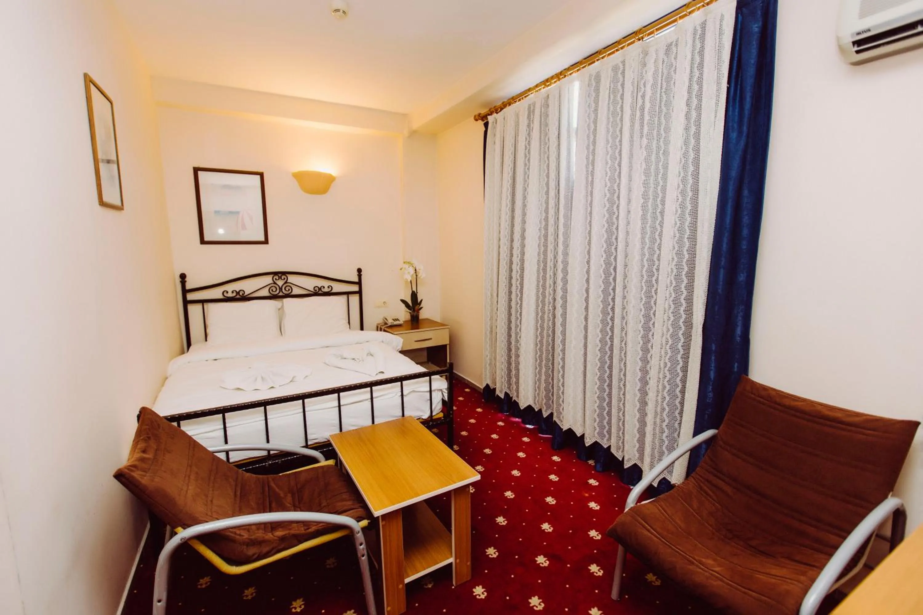 Bed in Ozalp Han Hotel