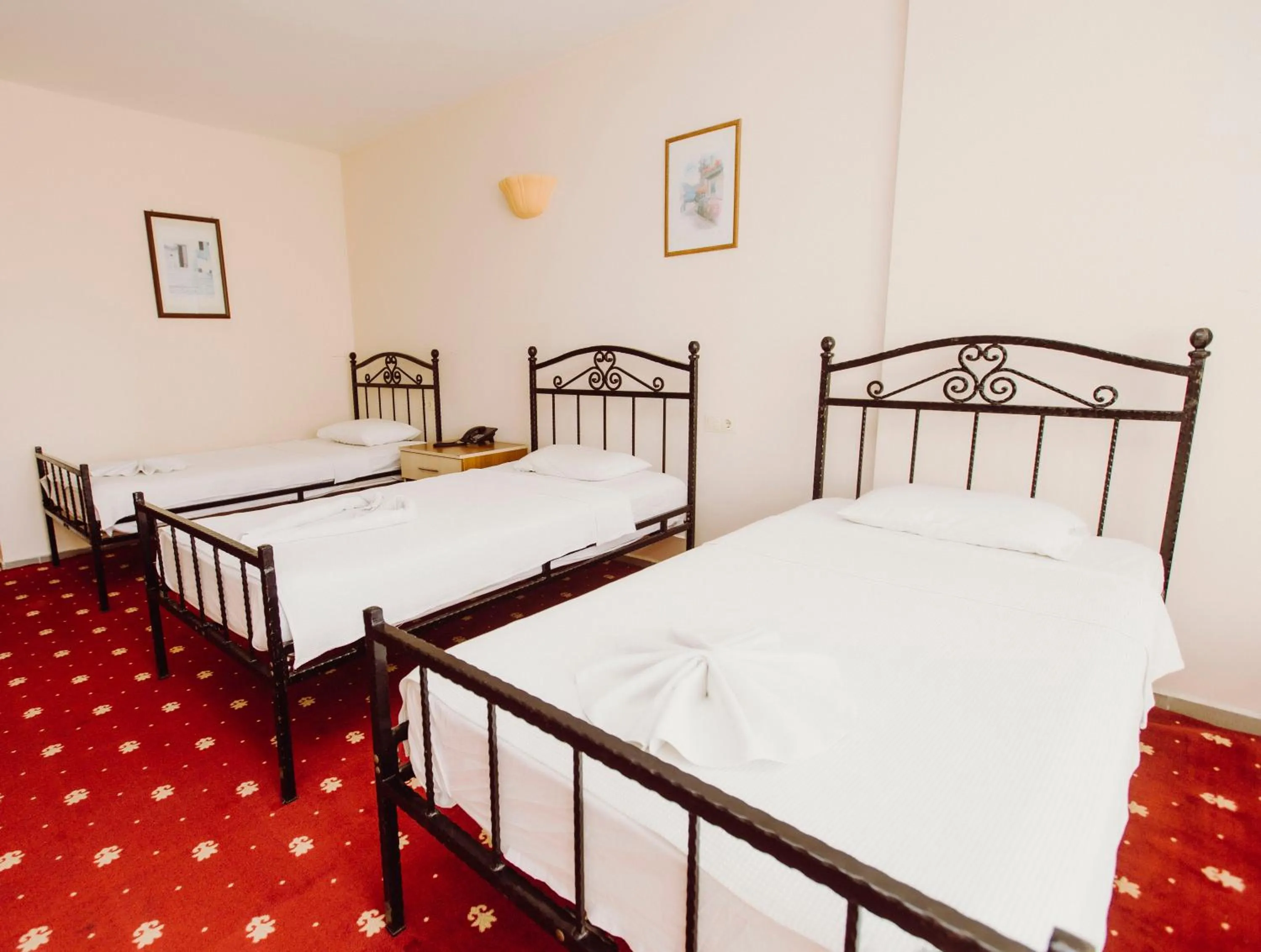 Bed in Ozalp Han Hotel