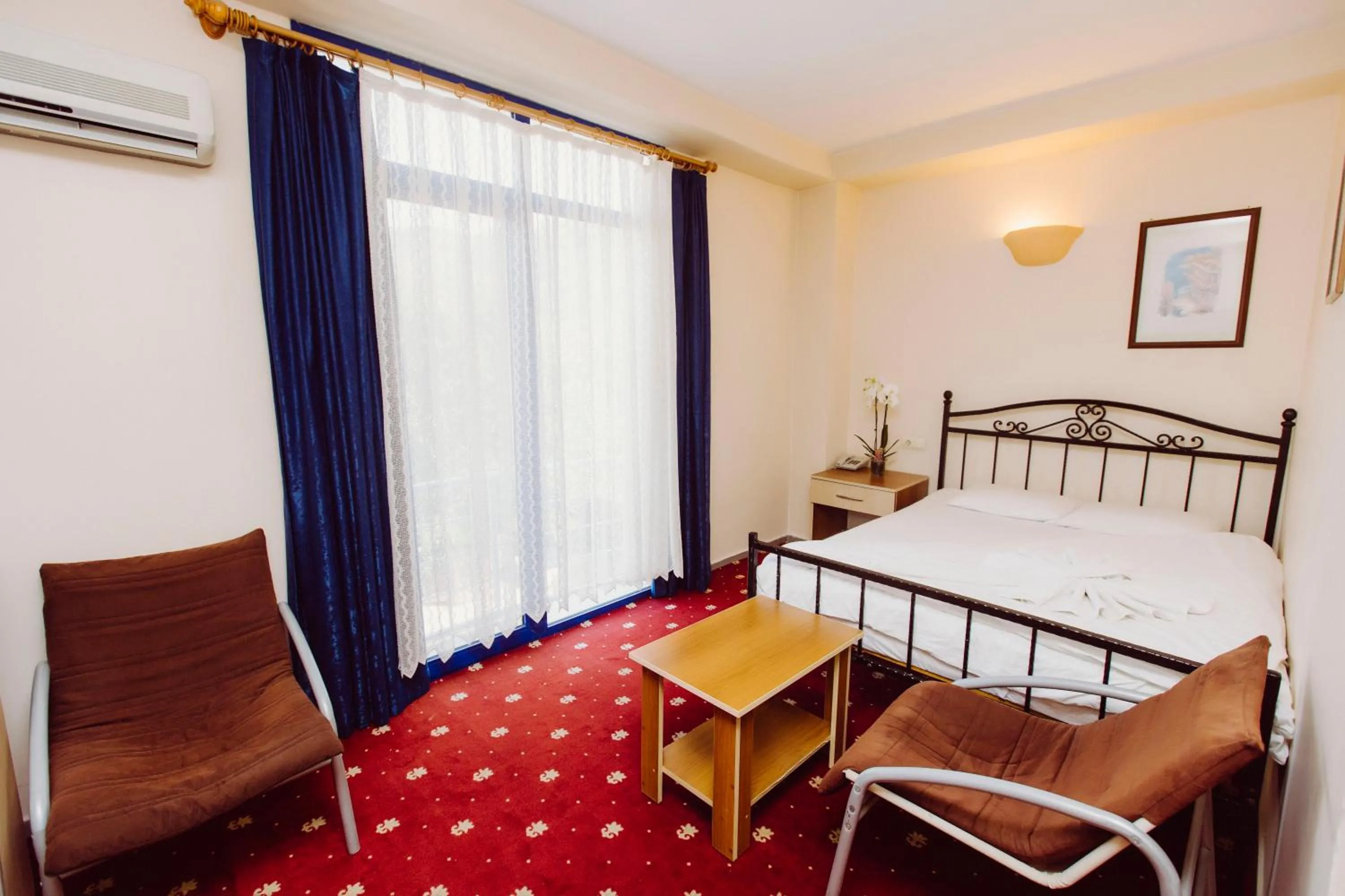 Bed in Ozalp Han Hotel