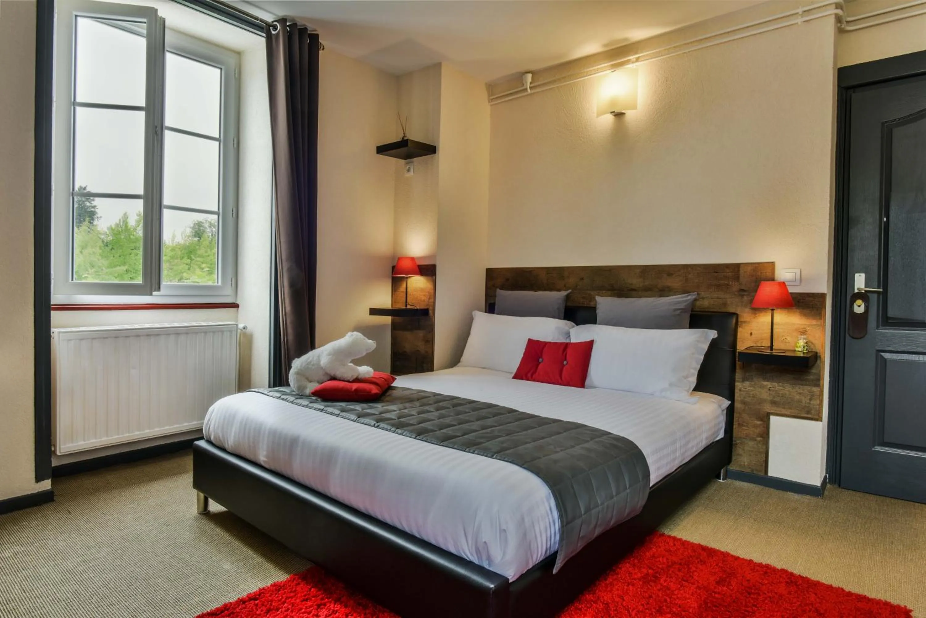 Bed in Hôtel Auberge l'Estanquet