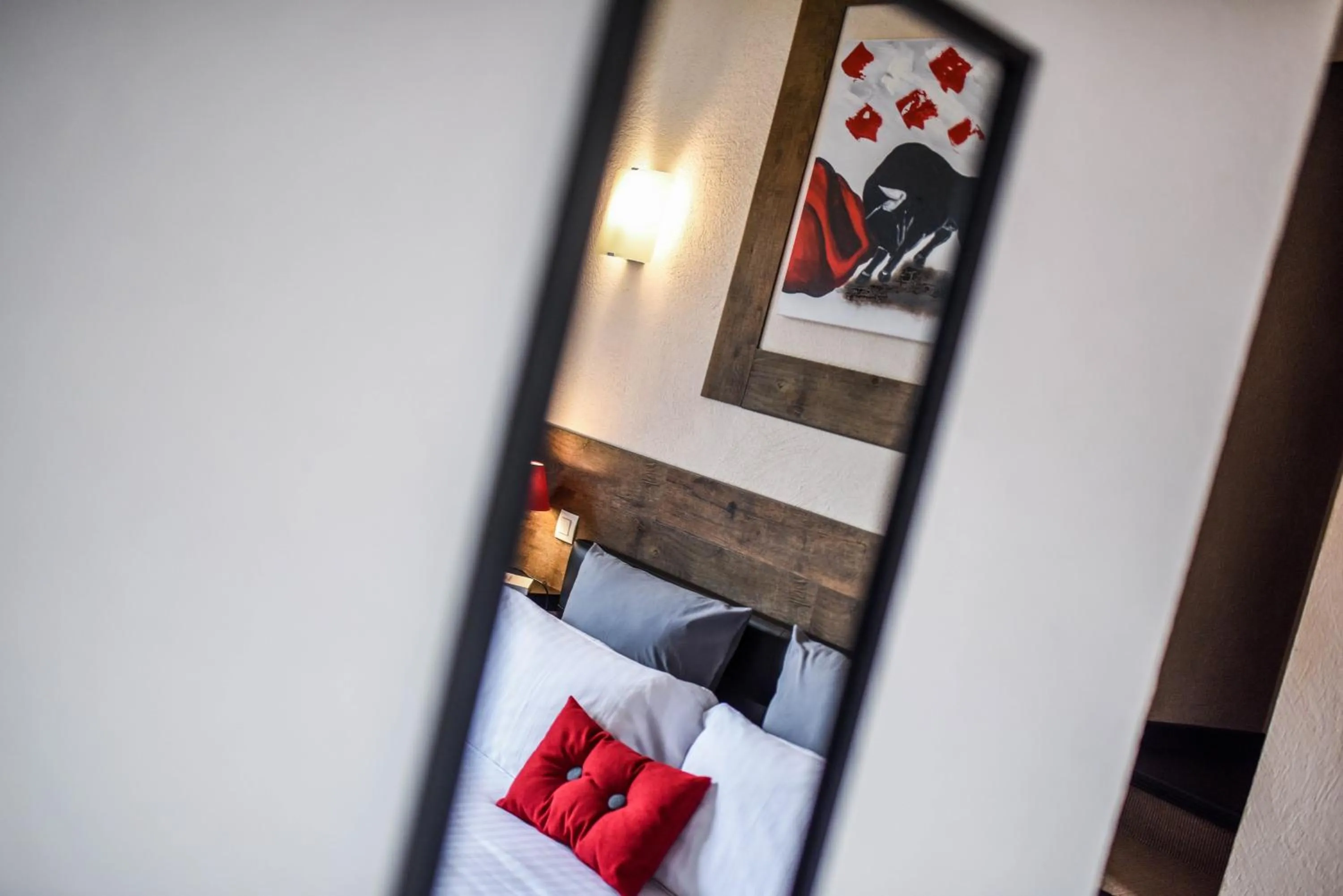 Bedroom, Bed in Hôtel Auberge l'Estanquet