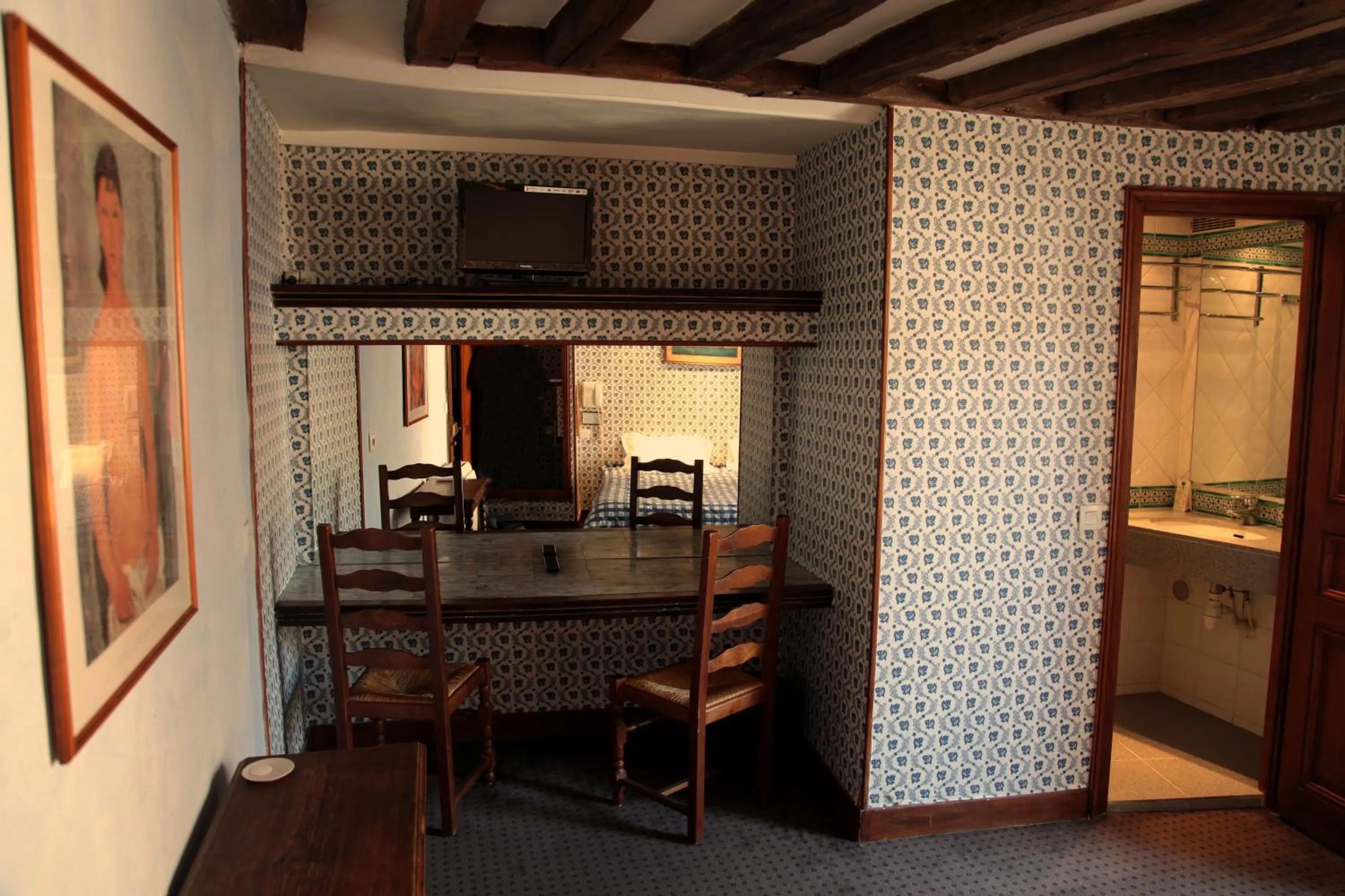 Bedroom in Hotel du Lys
