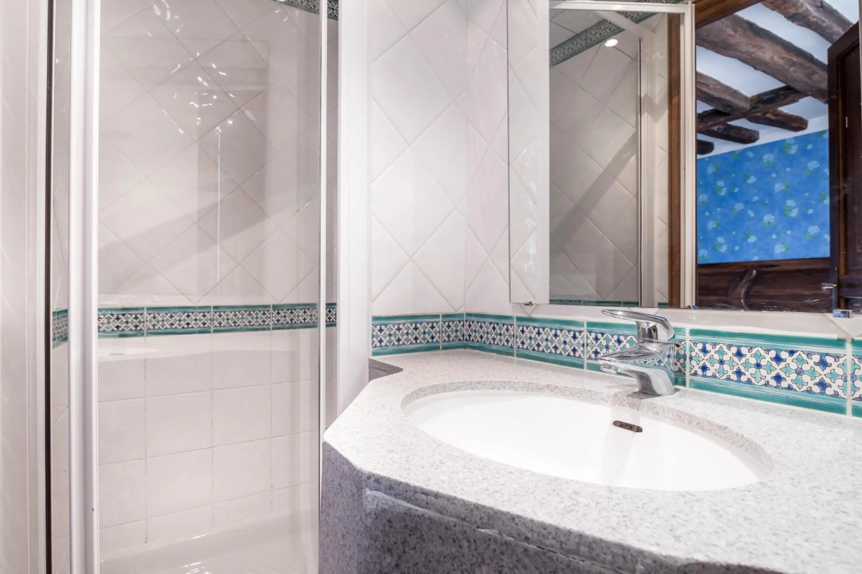 Bathroom in Hotel du Lys Bathroom in Hotel du Lys