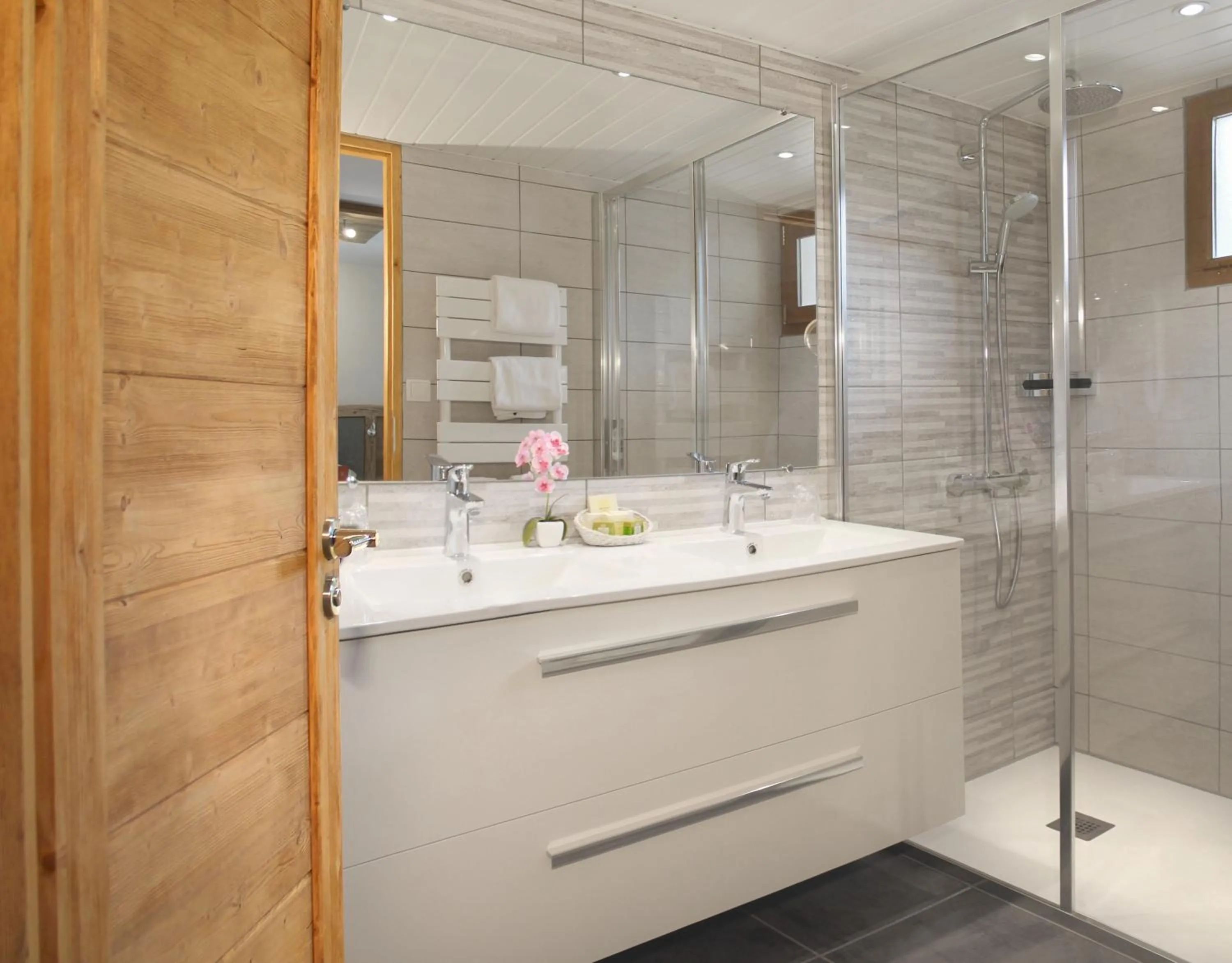 Bathroom in Hôtel du Crêt Rond