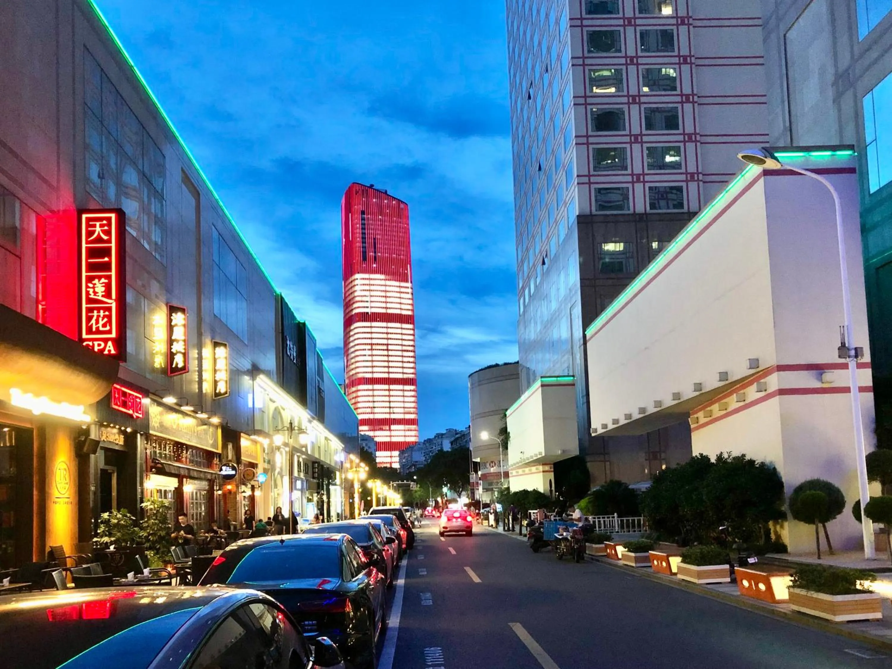 Evening entertainment in Ningbo Portman Plaza Hotel