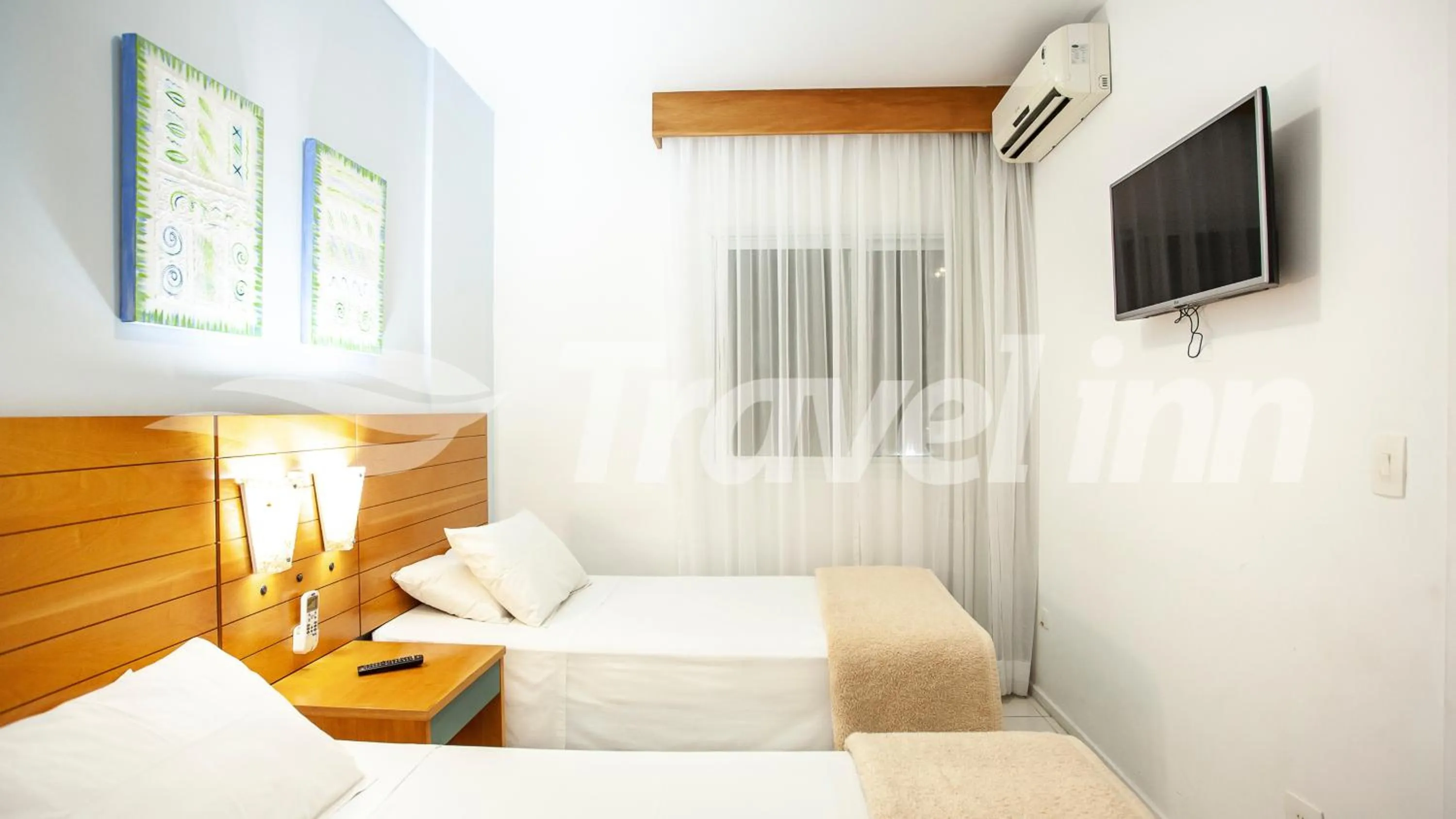 Bed in Travel Inn Flats Riviera