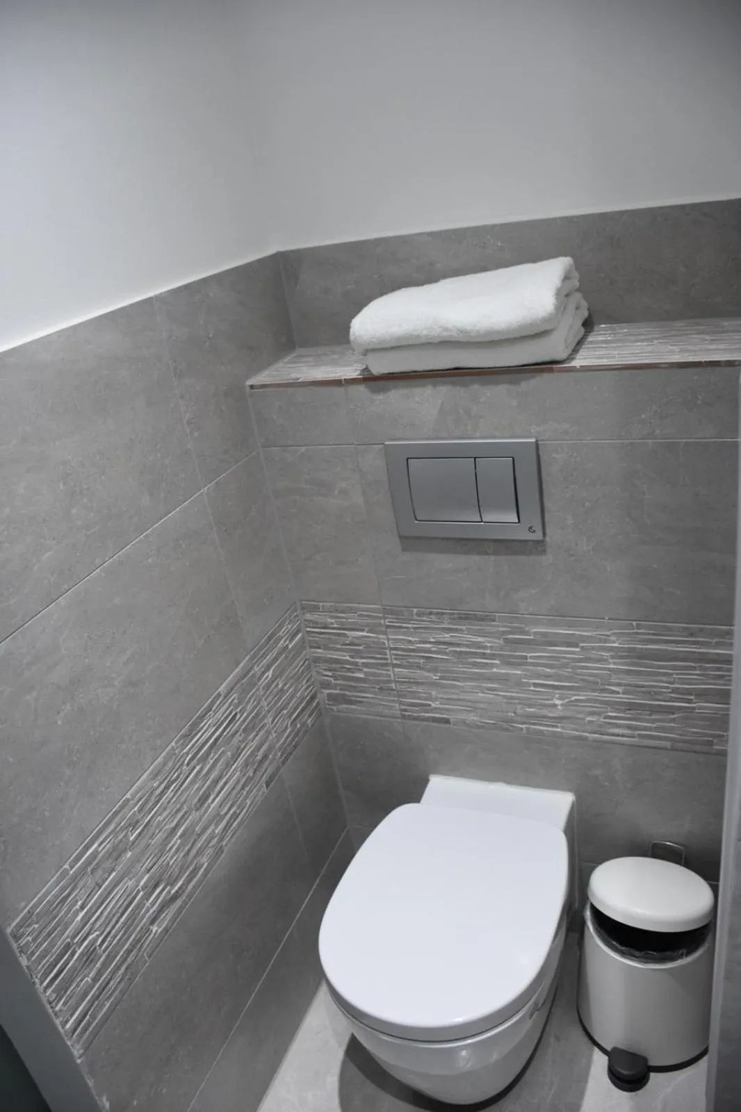 Toilet in Hôtel onyx expo