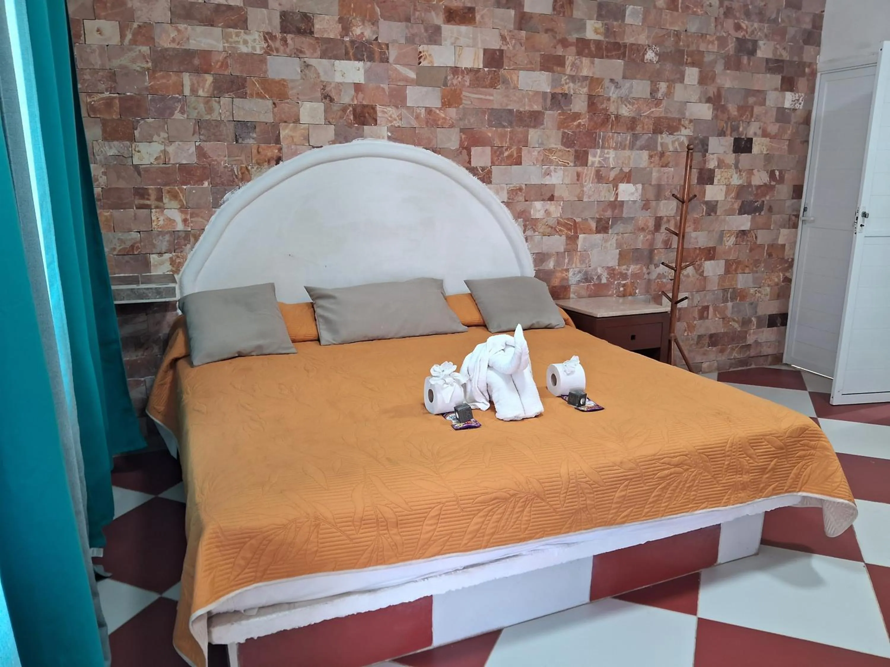 Bed in Hotel Villas del Rey