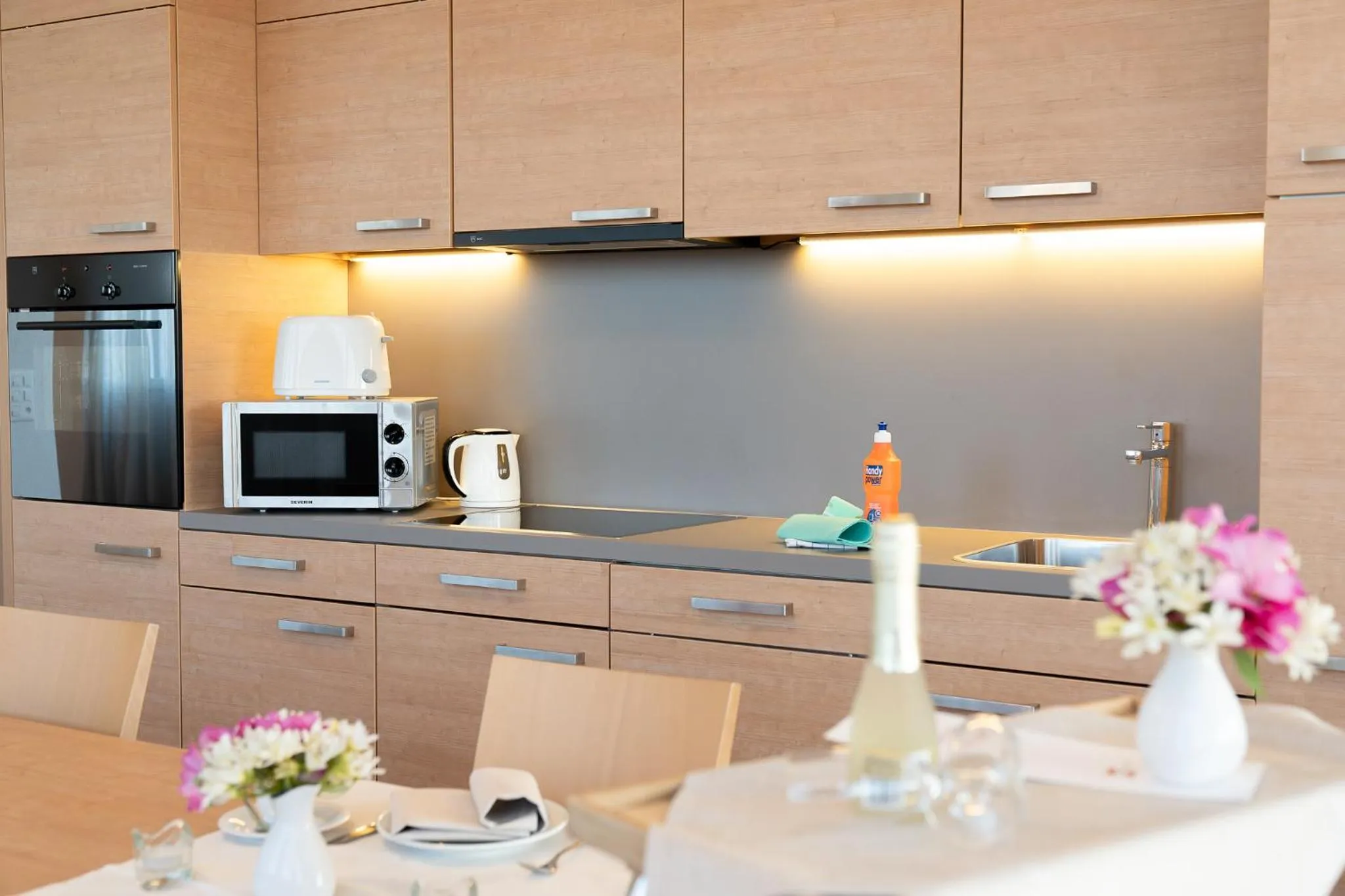 Kitchen or kitchenette in SwissEver Hotel Zug