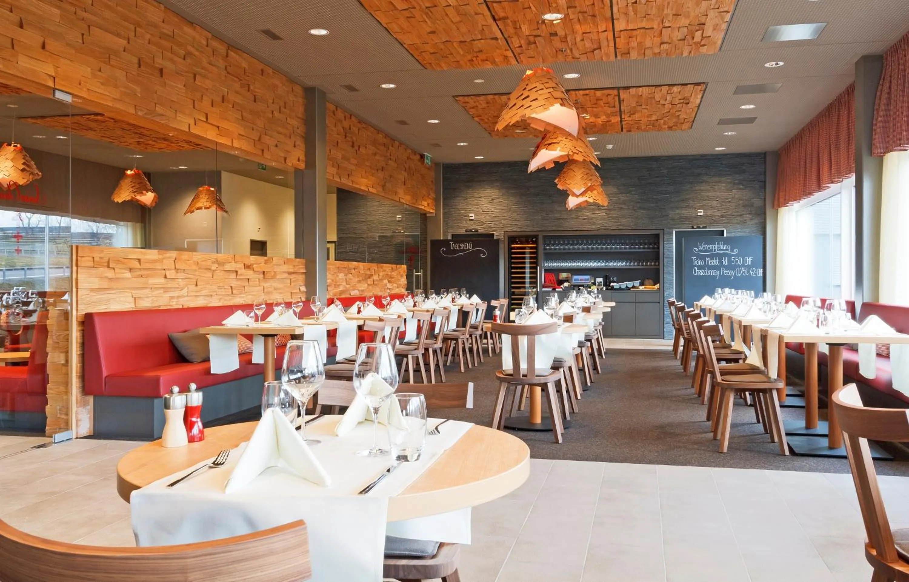 Restaurant/places to eat in SwissEver Hotel Zug