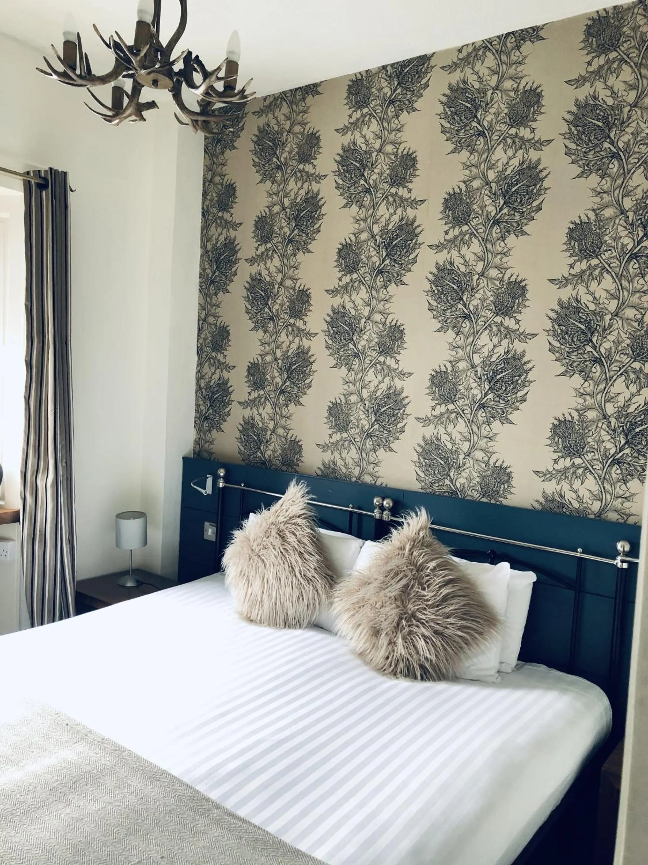 Bedroom, Bed in The Drymen Inn