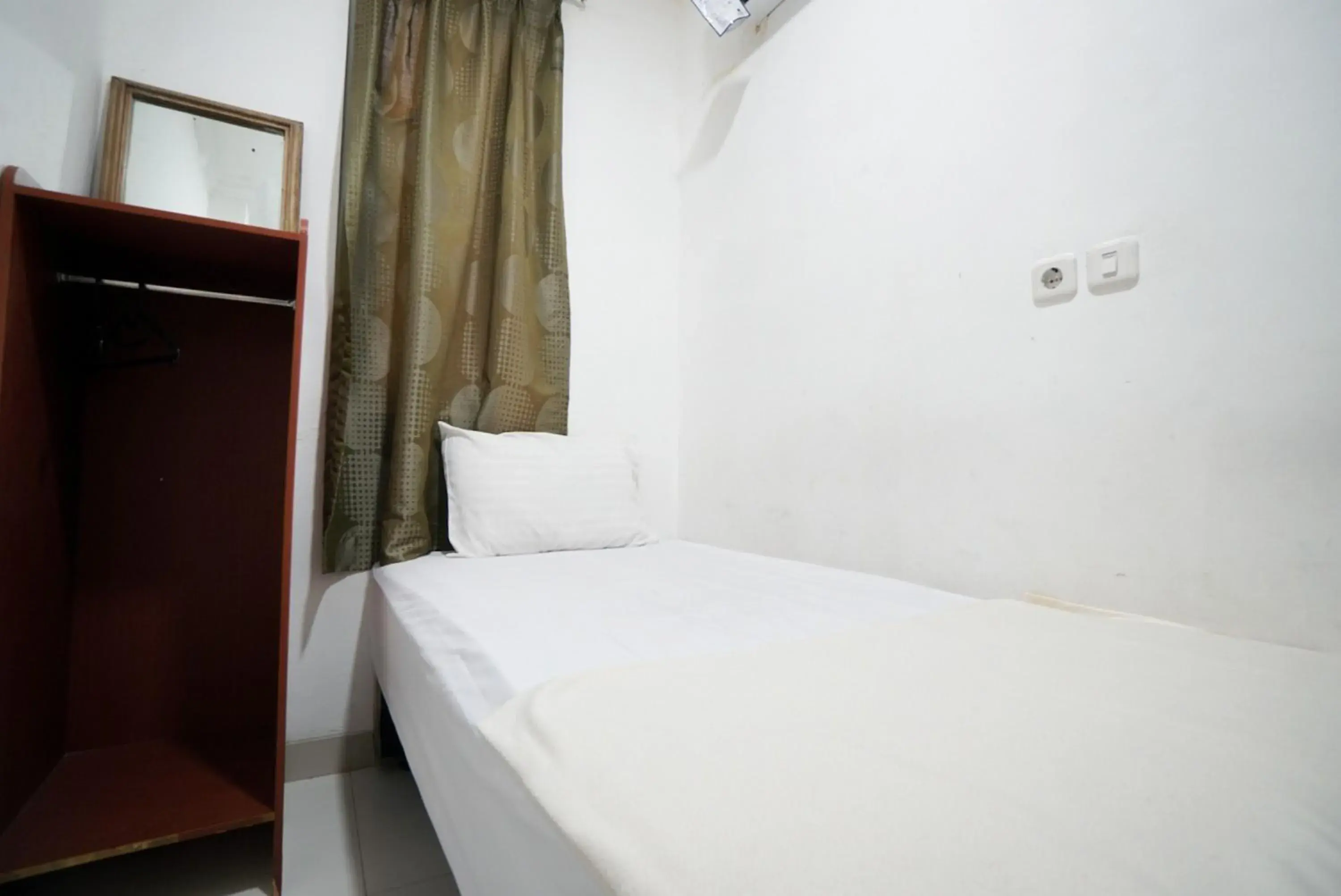 Single Room in Griya Sawamah Syariah Mitra RedDoorz Single Room in Griya Sawamah Syariah Mitra RedDoorz