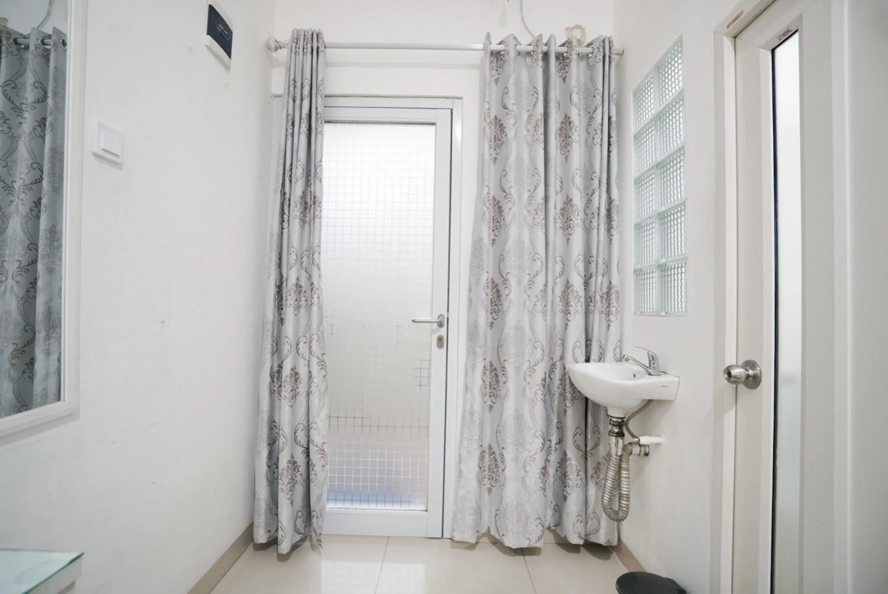 Shower in Griya Sawamah Syariah Mitra RedDoorz