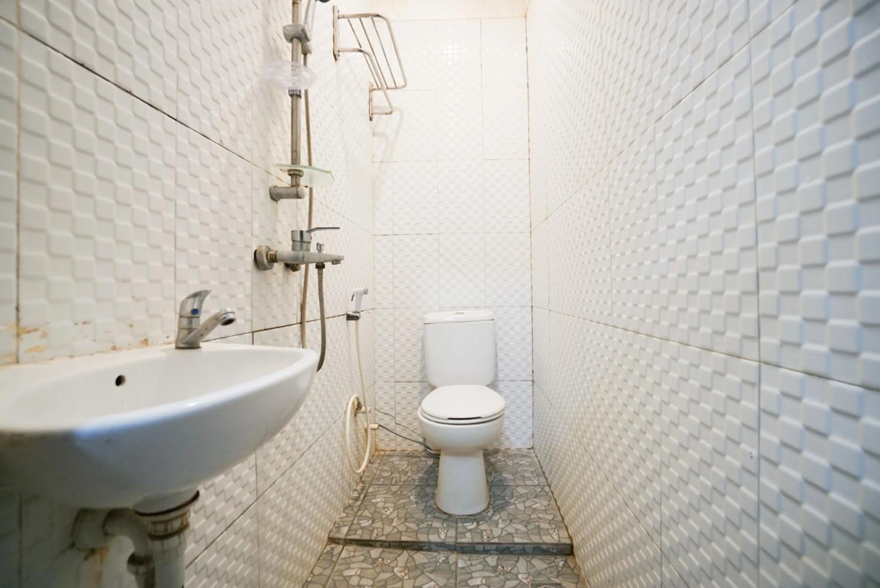 Shower in Griya Sawamah Syariah Mitra RedDoorz