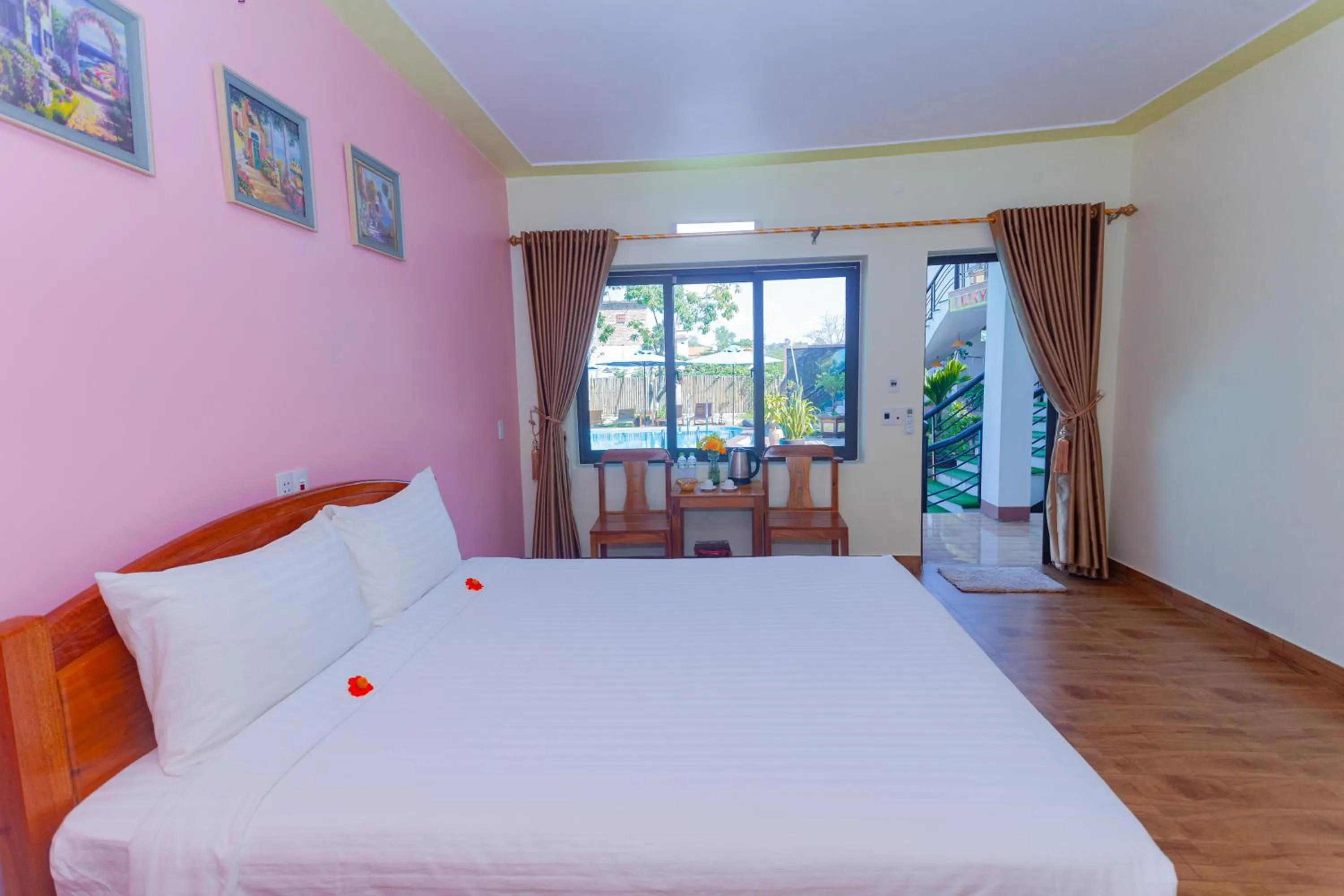 Photo of the whole room, Bed in Lucky Homes