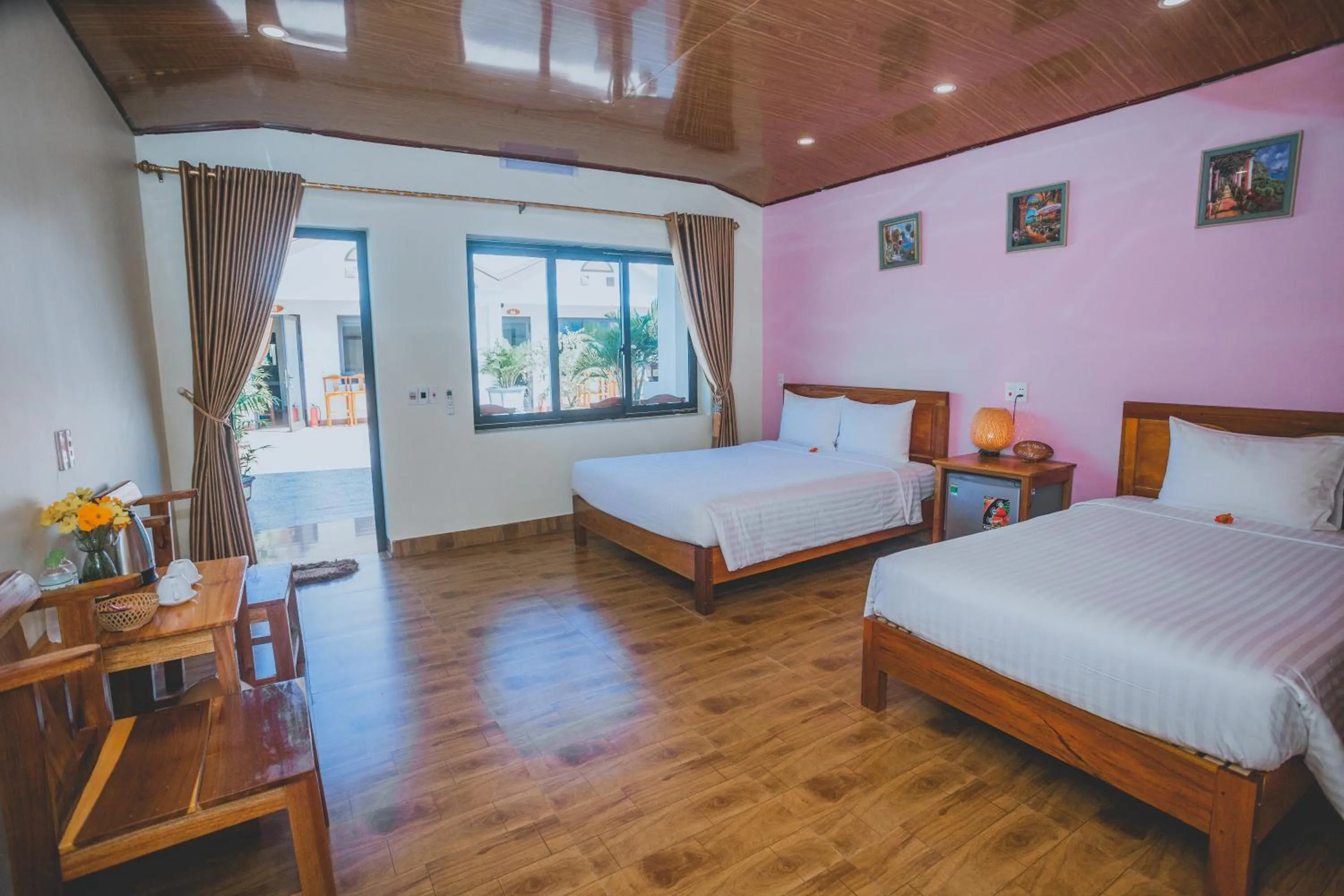 Property building, Bed in Lucky Homes