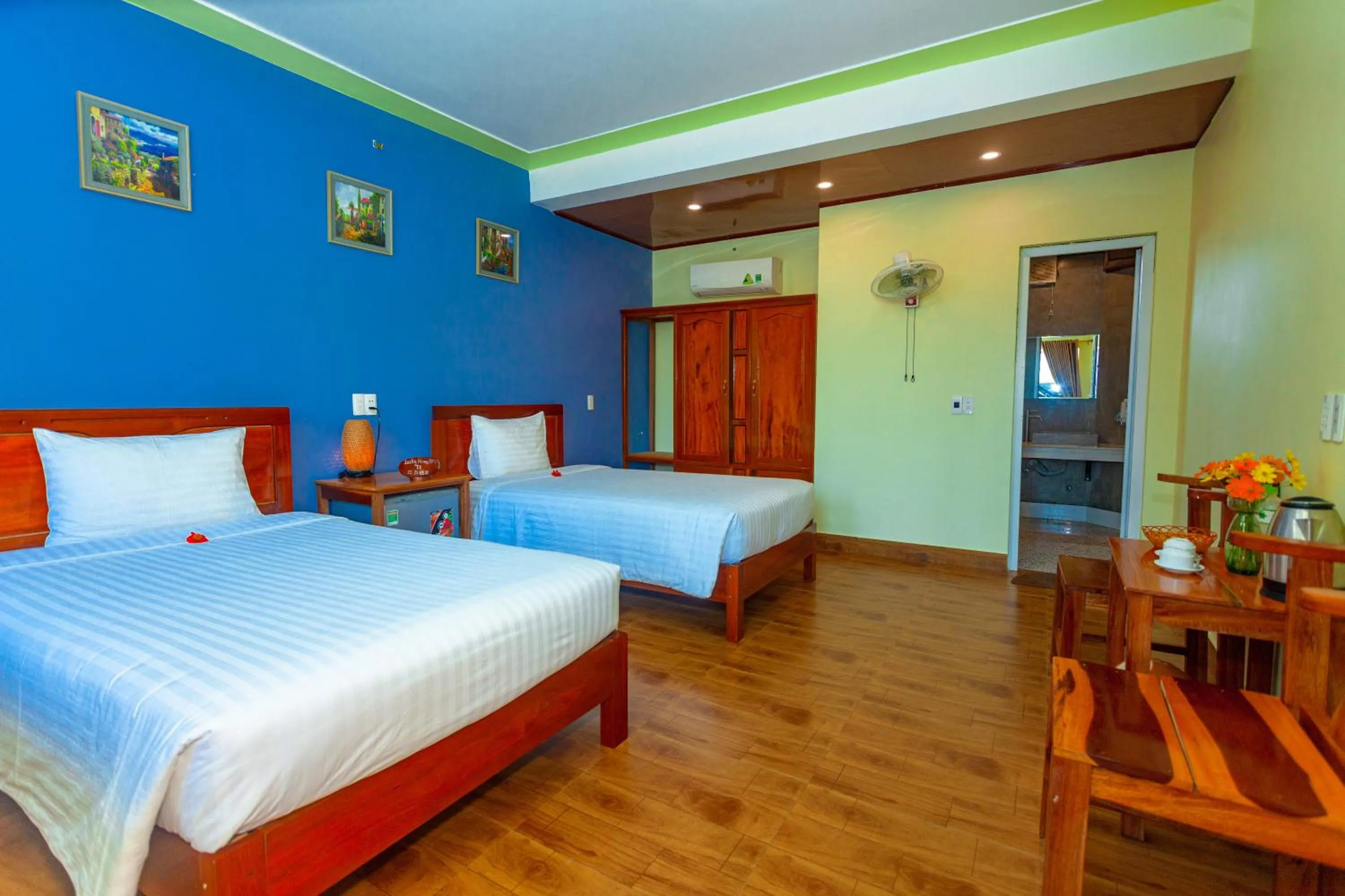 Bedroom, Bed in Lucky Homes