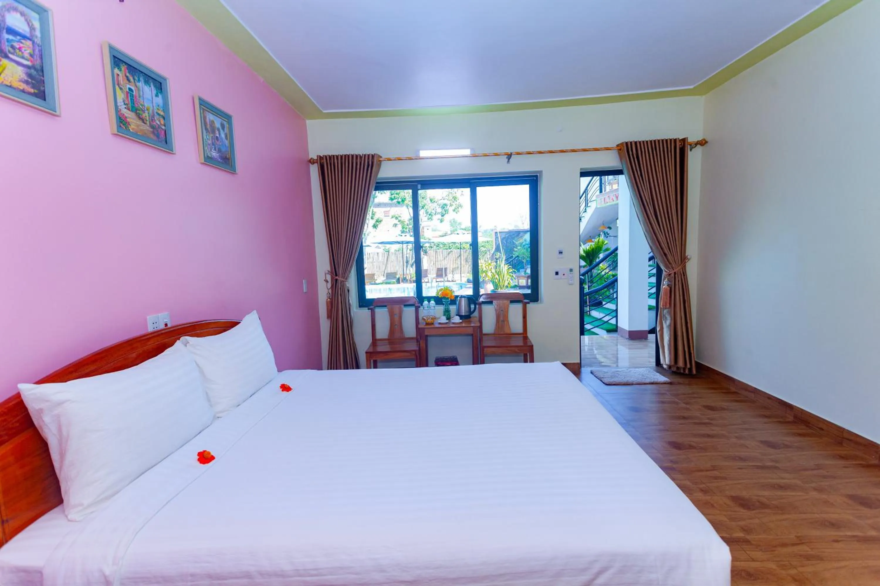 Bedroom, Bed in Lucky Homes