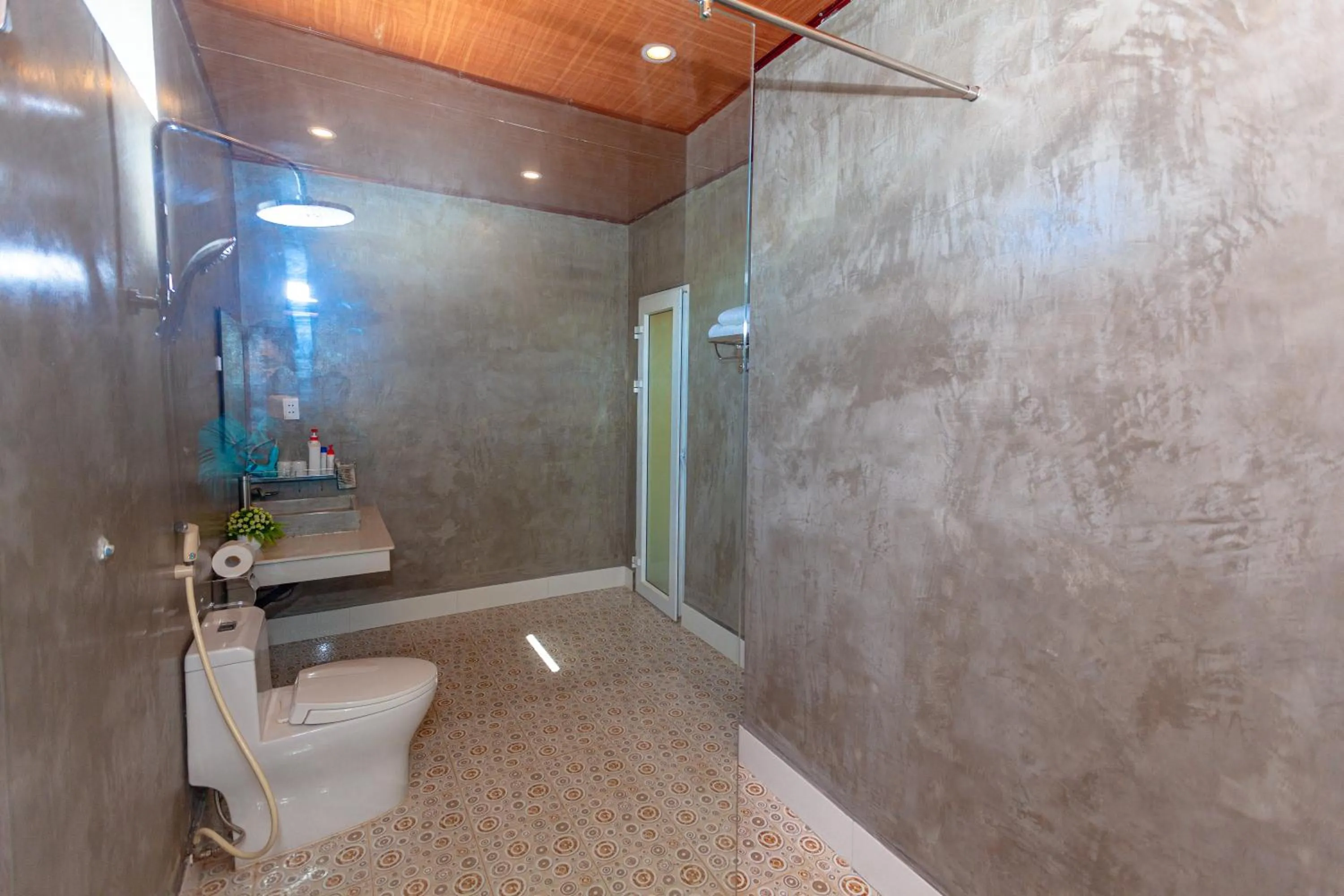 Shower in Lucky Homes