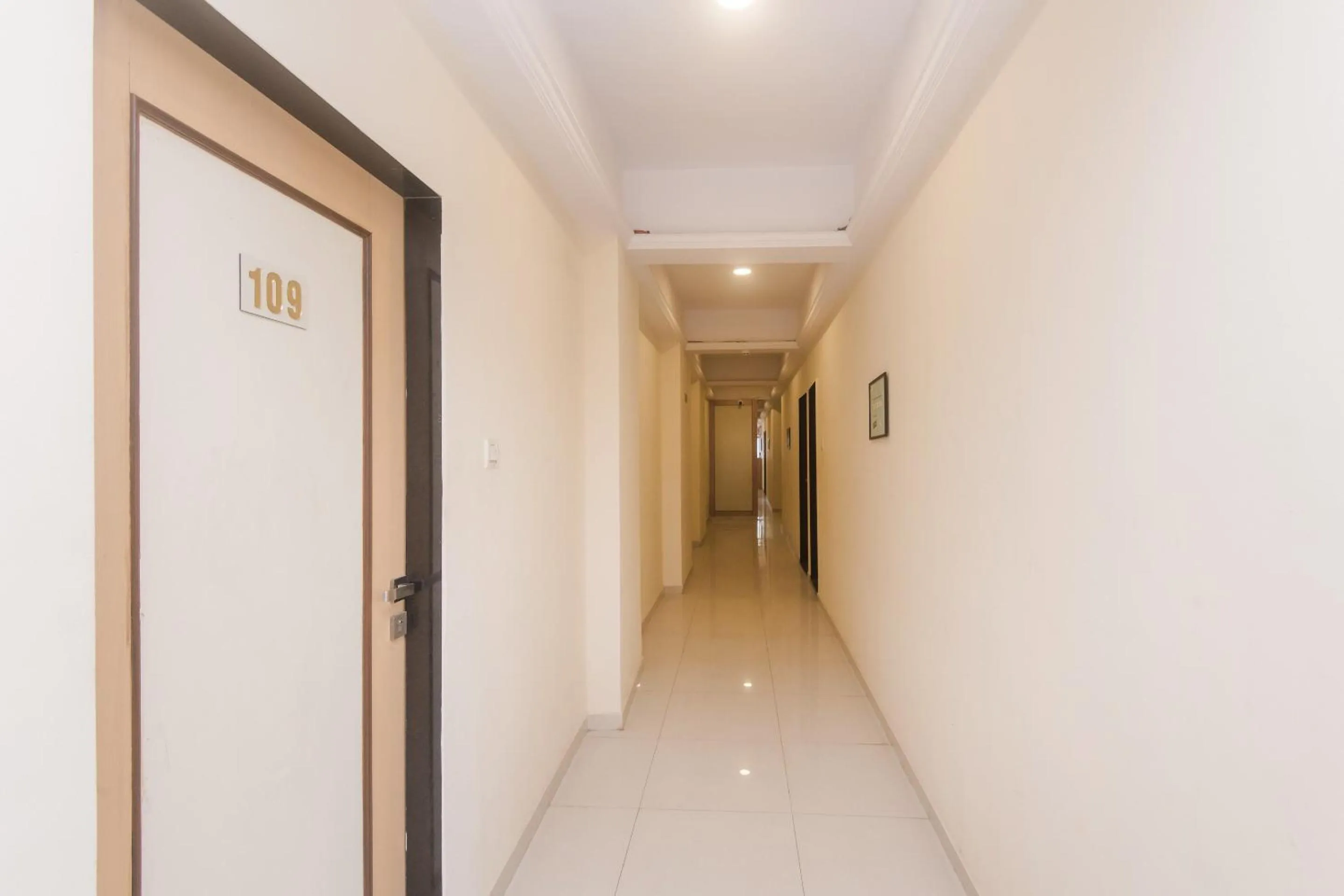 Lobby or reception in Capital O Orbit Inn Near Infiniti Mall