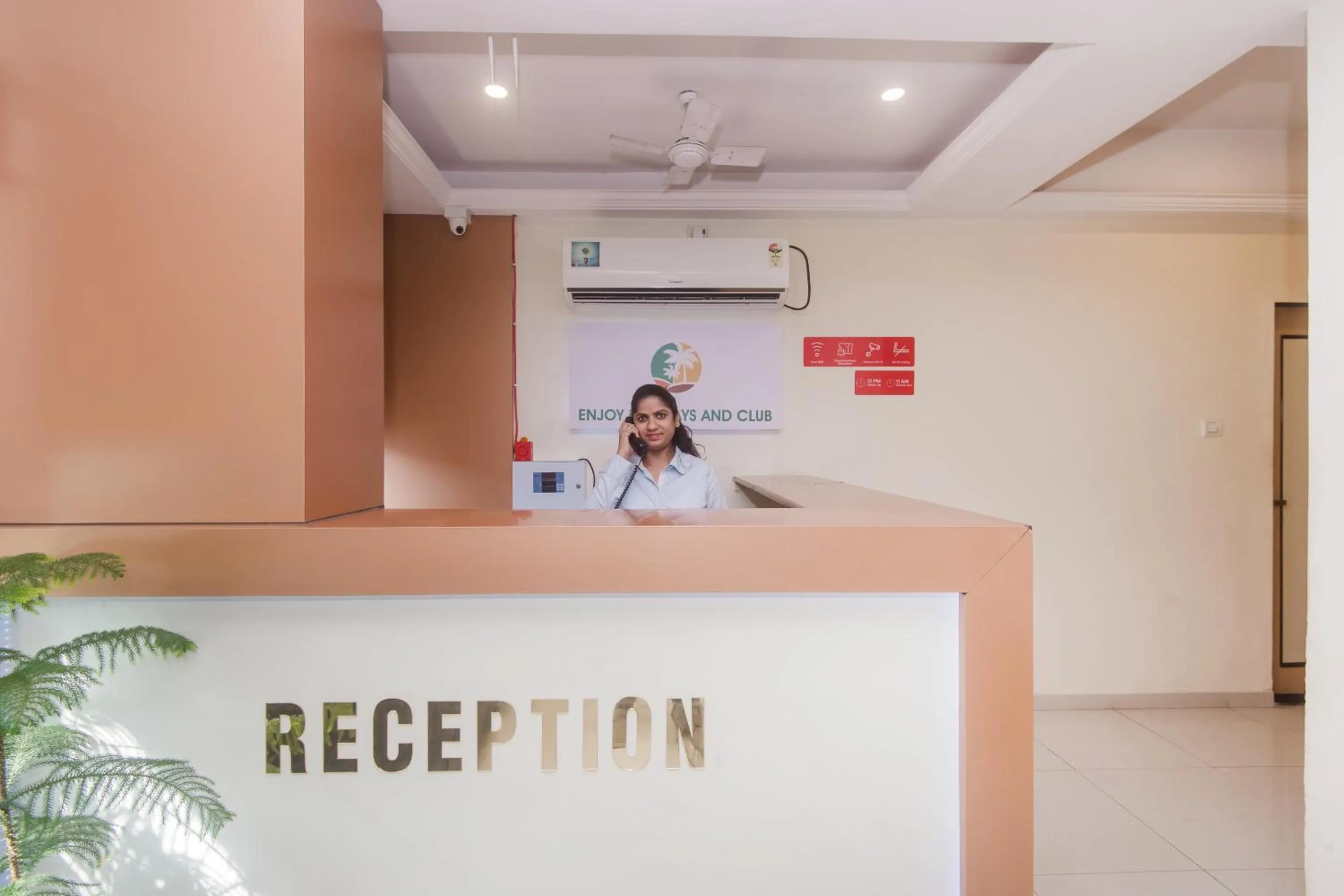 Lobby or reception in Capital O Orbit Inn Near Infiniti Mall