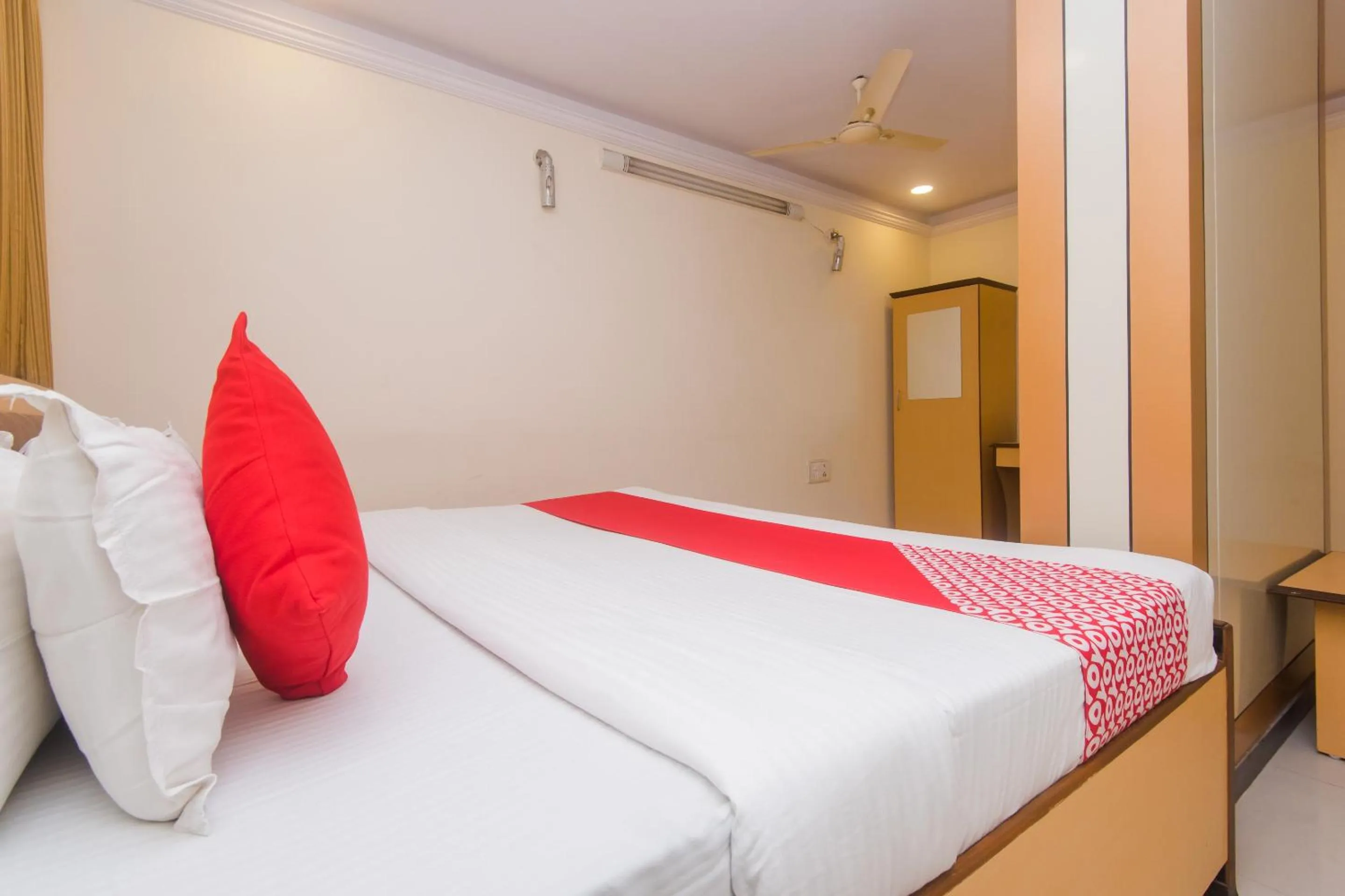 Bedroom, Bed in Capital O Orbit Inn Near Infiniti Mall
