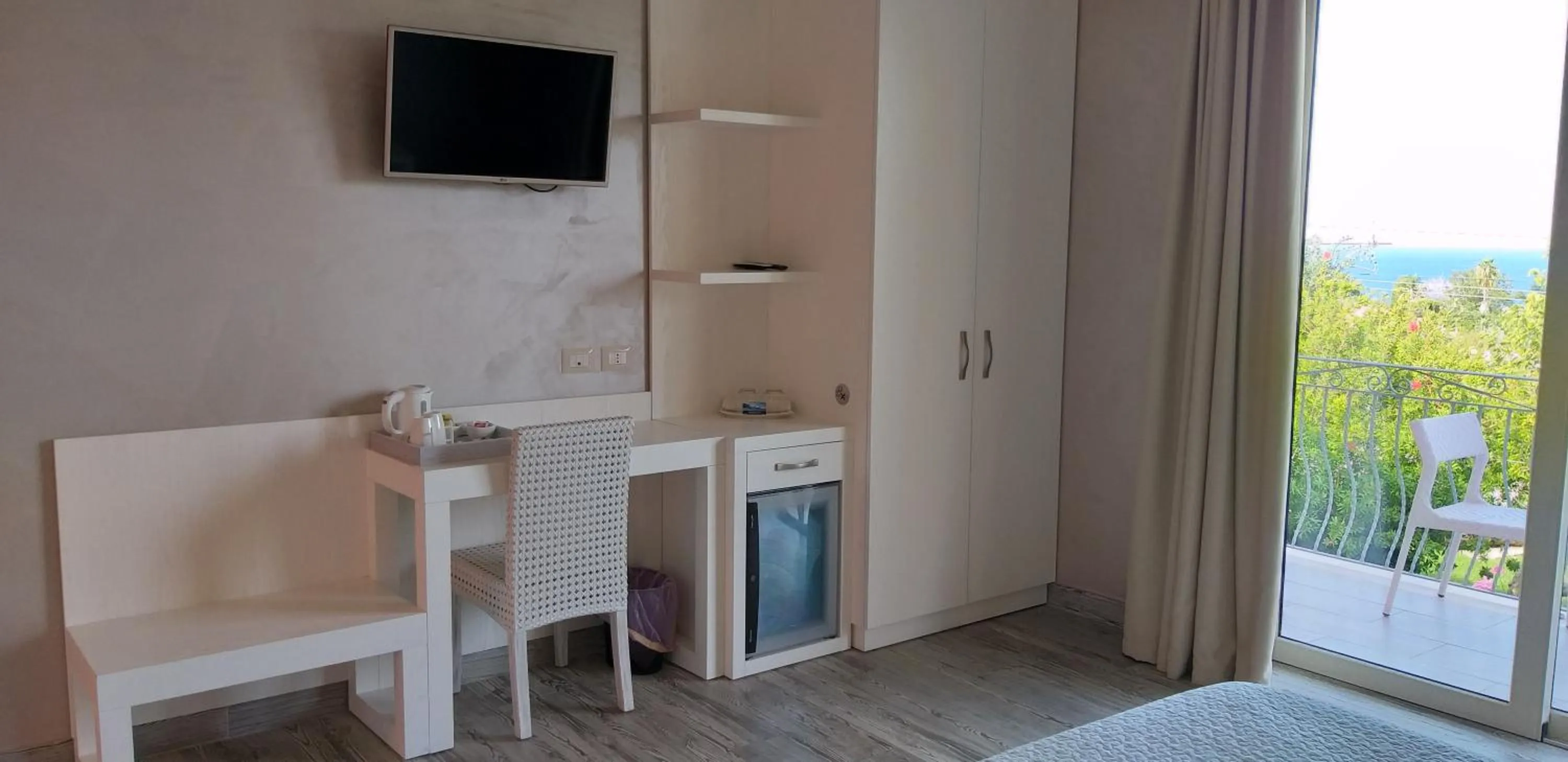 TV and multimedia, Bed in Borgo di Santa Barbara