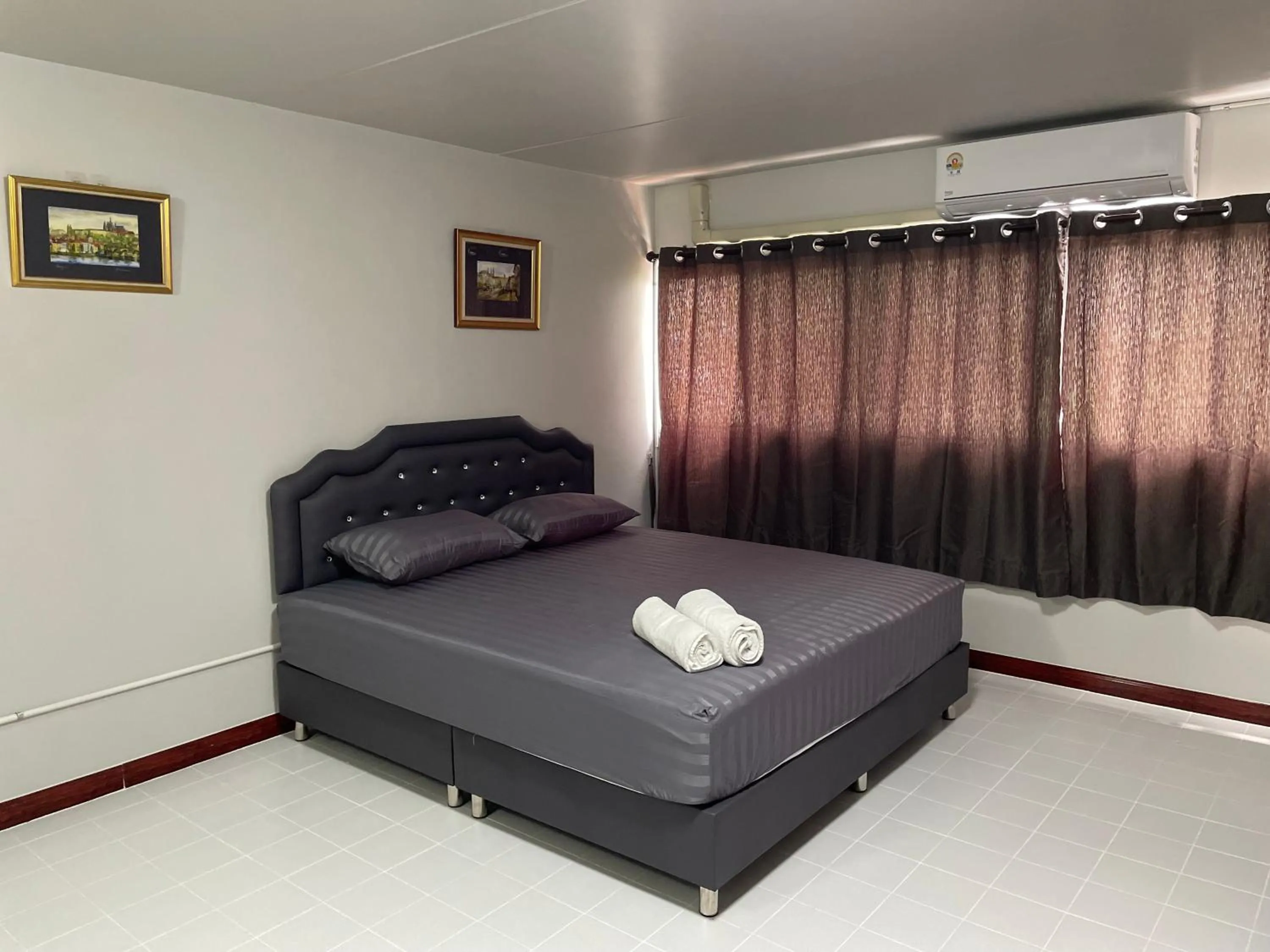 Bed in Dailyroom C3,C4by Anna